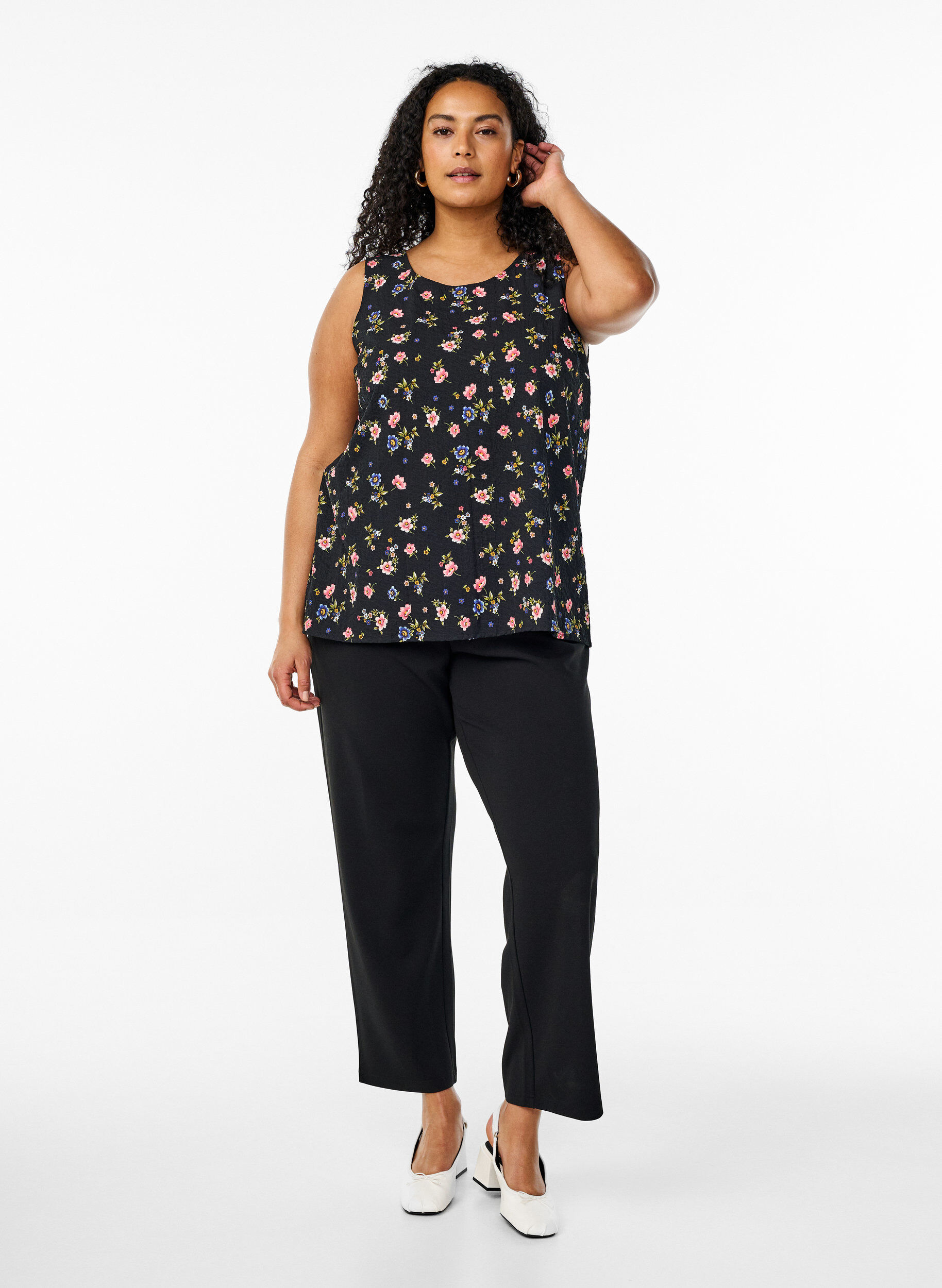 Zizzi&Auml;rmelloses Top mit Struktur, Schwarz, Model image number 1