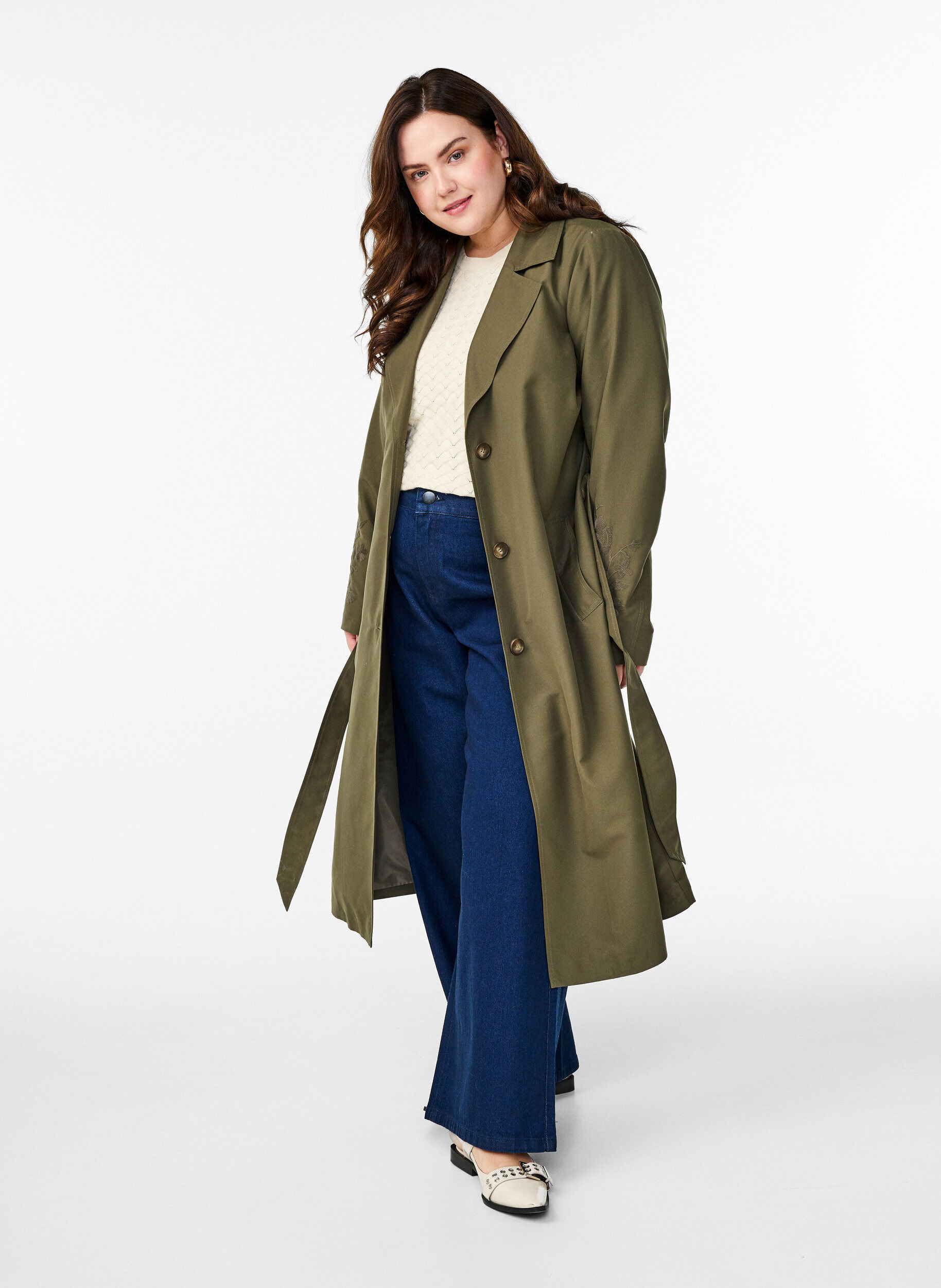 Zizzi Langer Trenchcoat mit Stickerei, Gr&uuml;n, Model image number 1