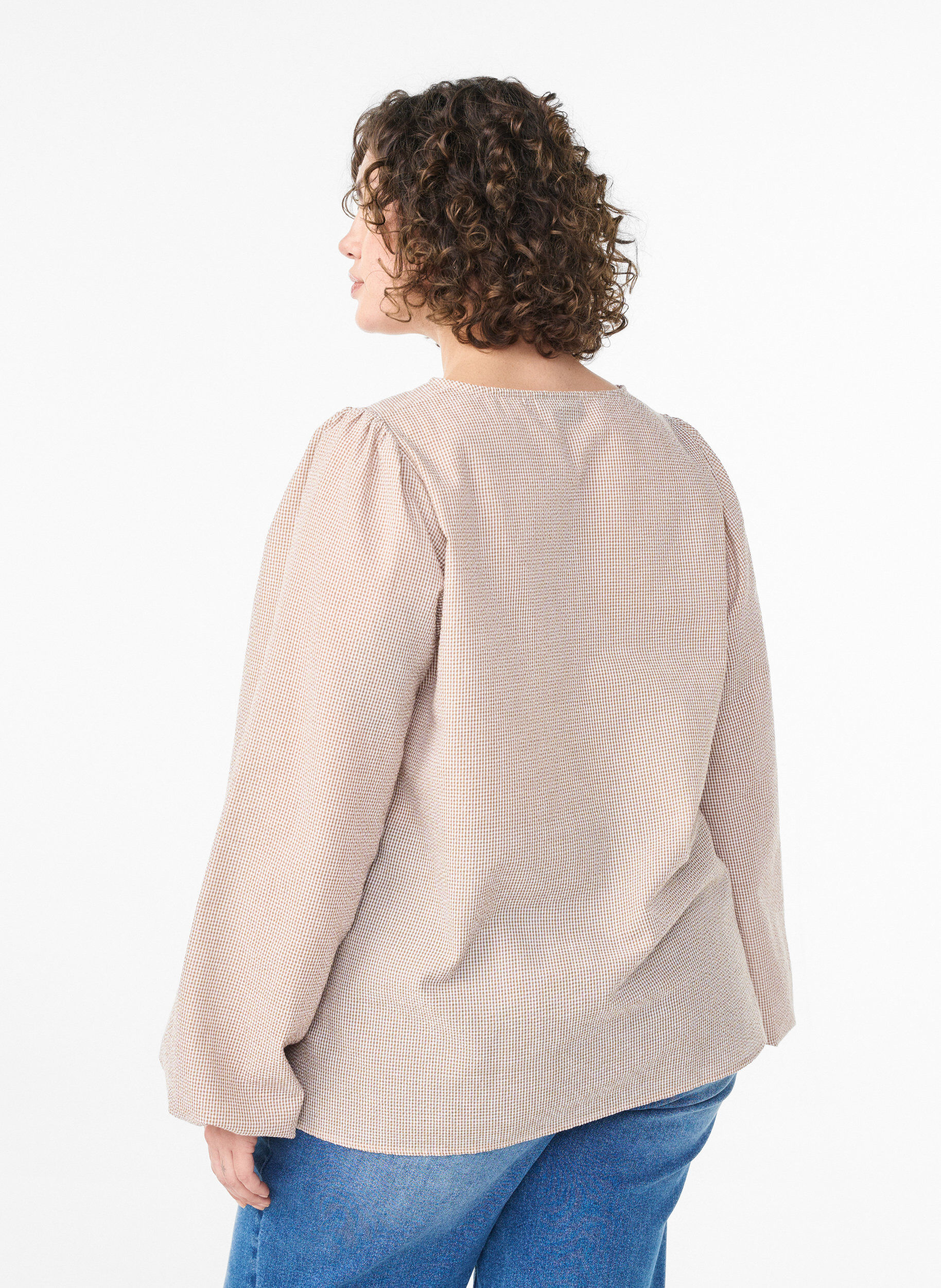 Zizzi Bluse mit V-Ausschnitt und kleinen Karos, Beige, Model image number 2