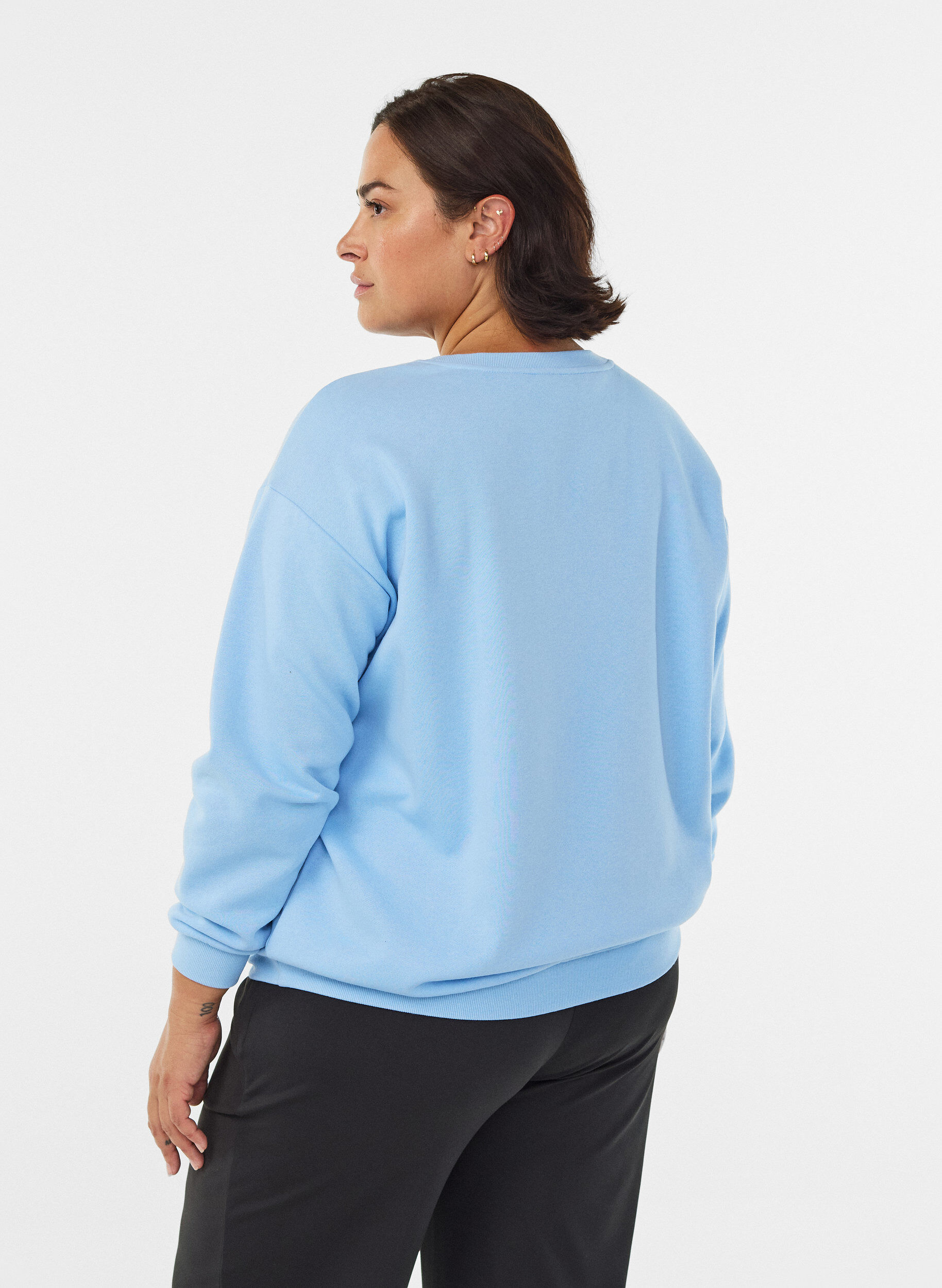 Zizzi Sweatshirt mit Motiv auf der Vorderseite, Blau, Model image number 2