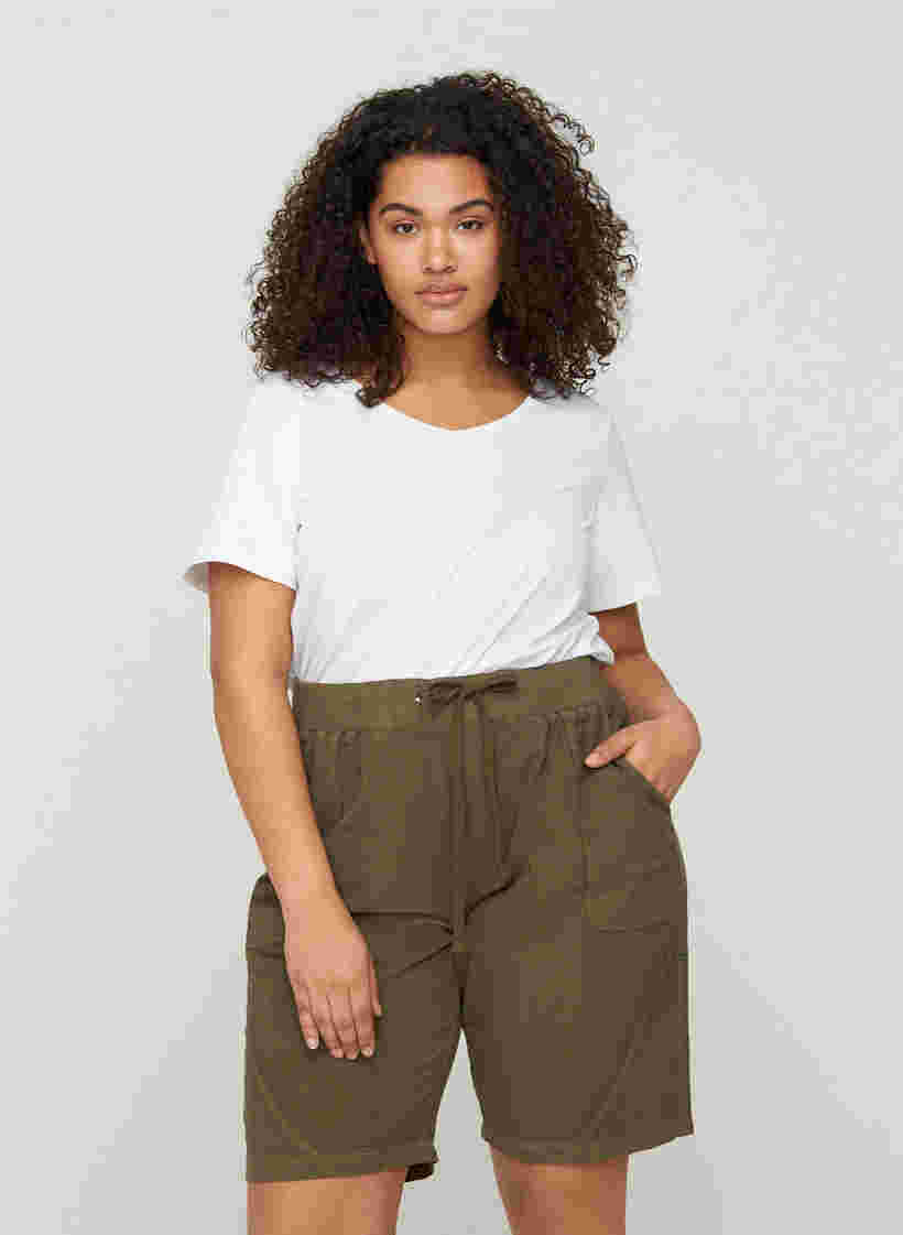 Lockere Shorts aus Baumwolle mit Taschen , Ivy Green, Model