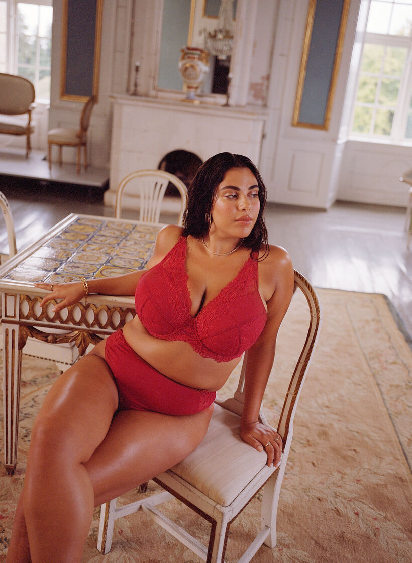 Stringtanga aus Mikrofaser mit Spitzensaum, Rot, Image image number 0