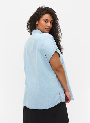 Hemdbluse mit kurzen Ärmeln und Brusttaschen, Light blue denim, Model image number 1