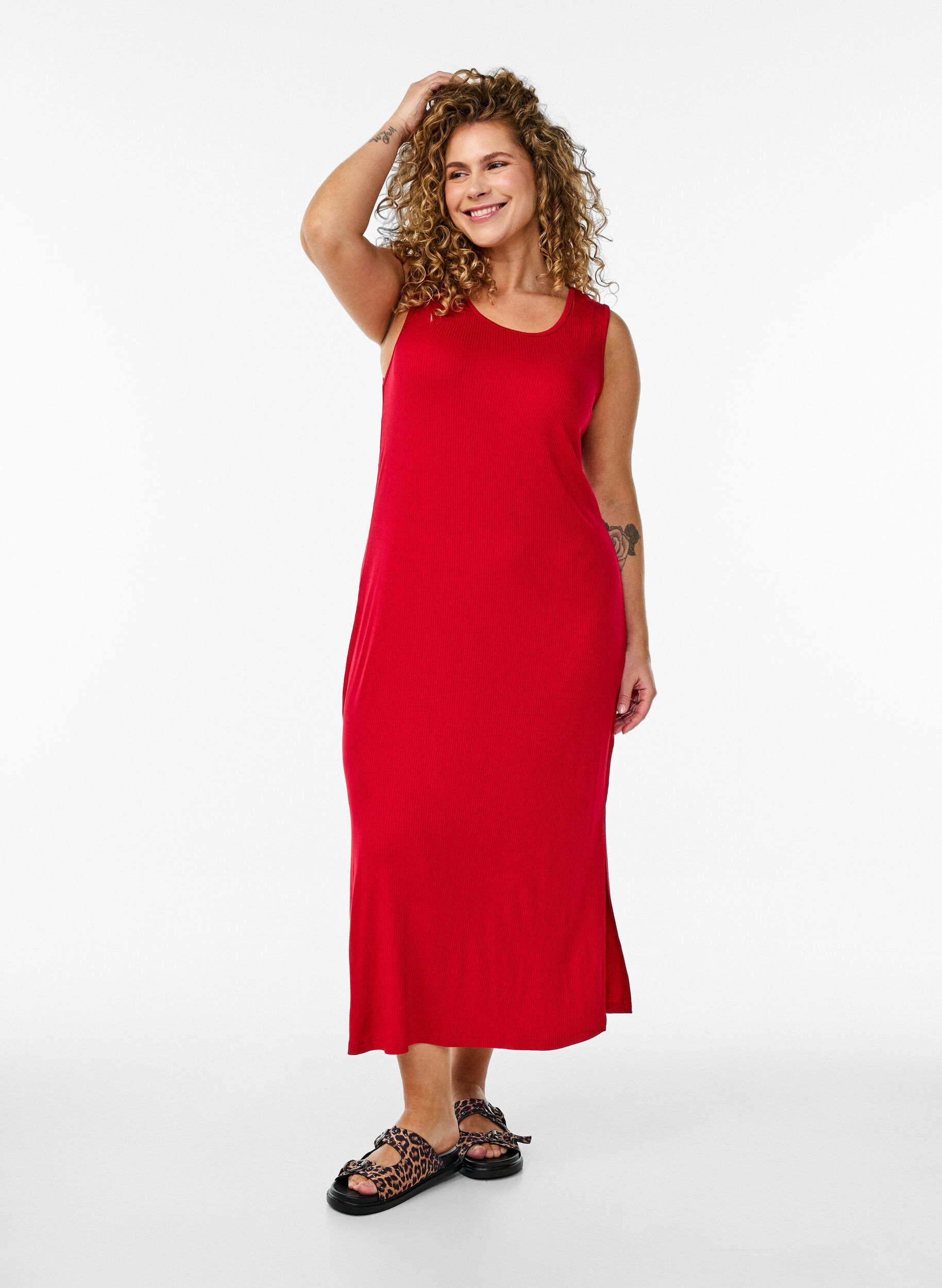 Zizzi &Auml;rmelloses geripptes Kleid aus Viskose, Rot, Model image number 0