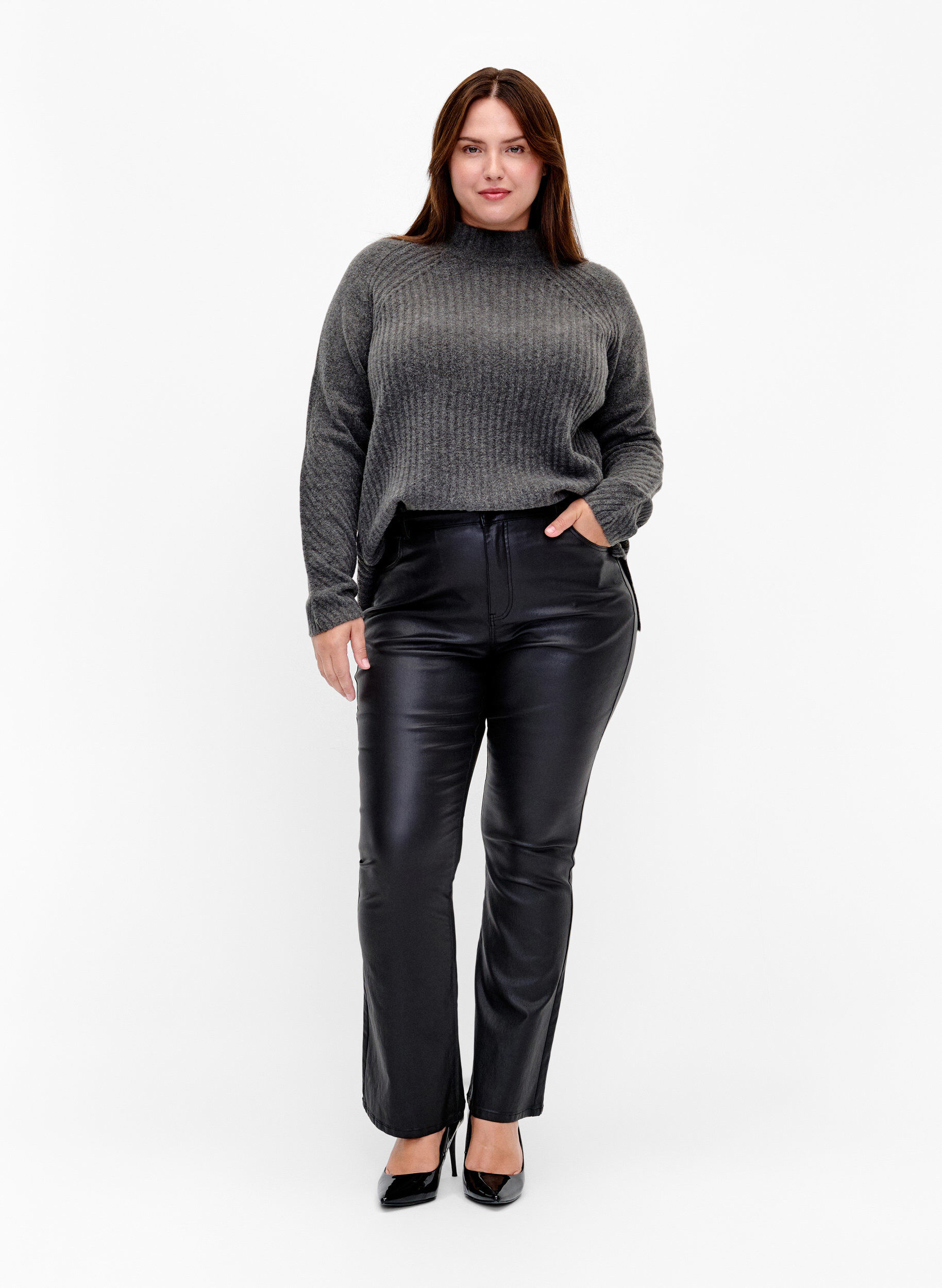 Zizzi Beschichtete Ellen Jeans mit Bootcut, Black, Model image number 0