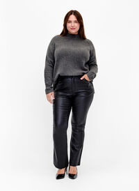 Beschichtete Ellen Jeans mit Bootcut, Black, Model