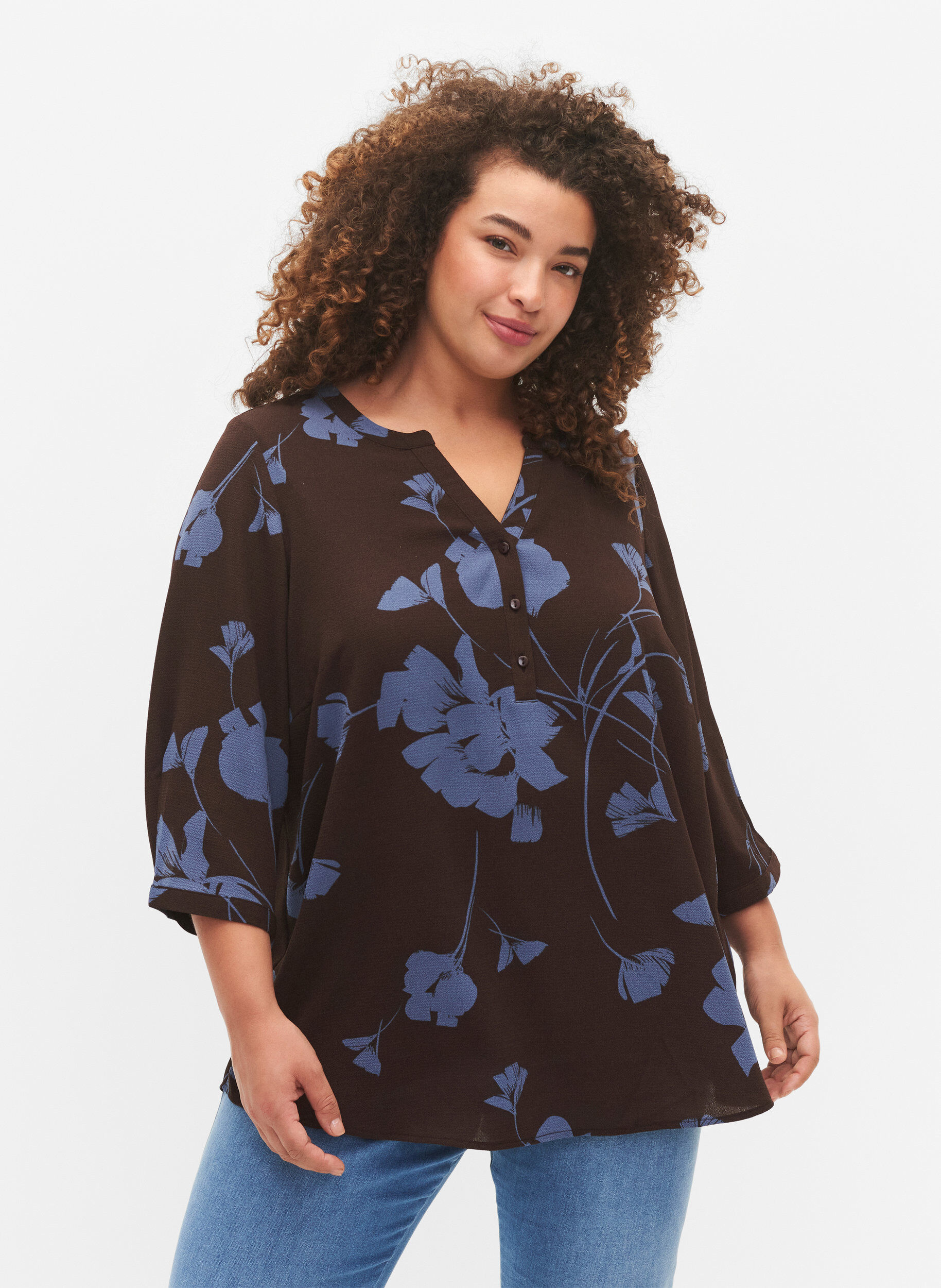 Zizzi Gepunktete Bluse mit 3/4-&Auml;rmeln , Falcon Flower, Model image number 0