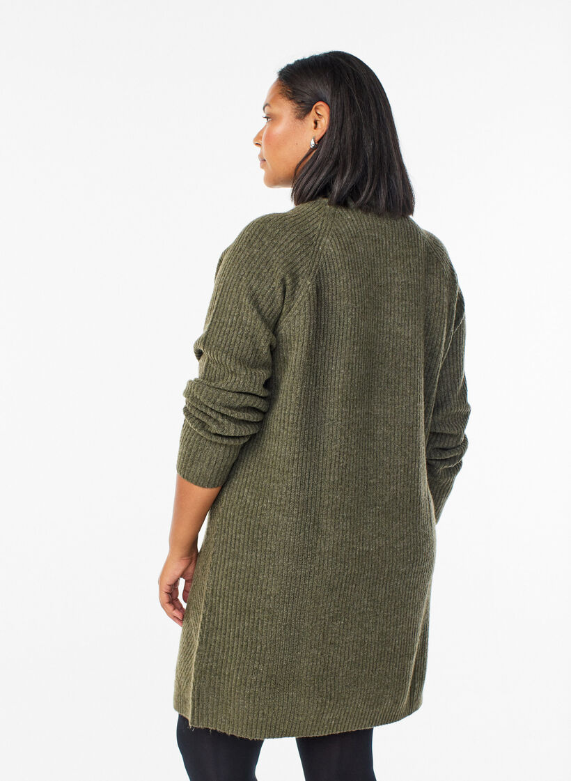 Knielanges Strickkleid mit hohem Kragen, Gr&uuml;n, Model image number 2