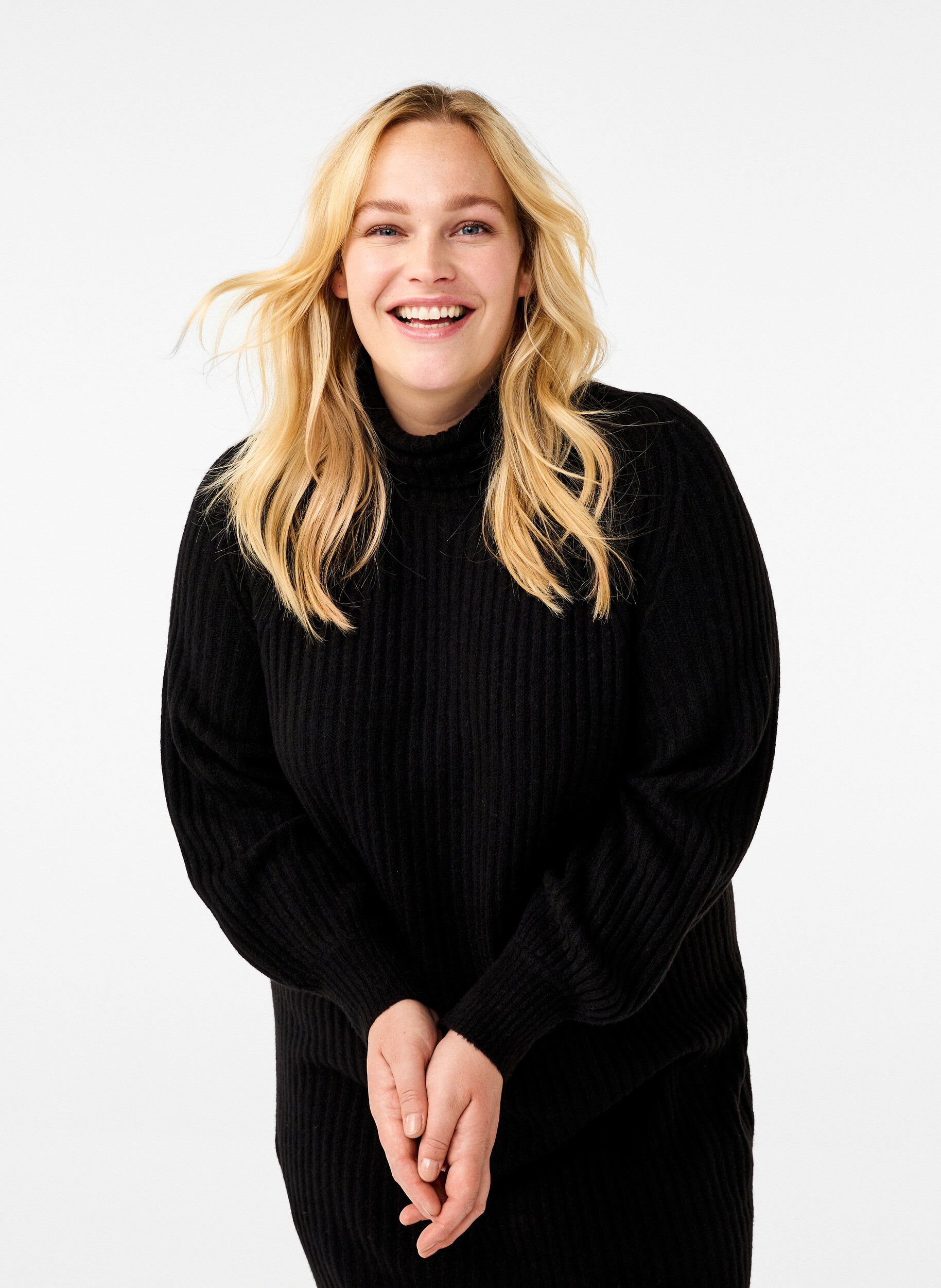 Zizzi Langes Strickkleid mit Rollkragen, Black, Model image number 2