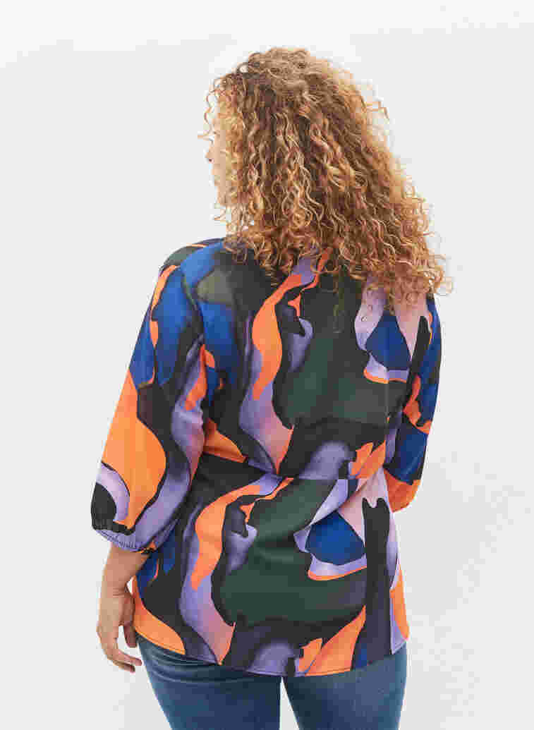 	 Bedruckte Bluse mit Wickeloptik und 3/4-Ärmeln, Big Scale Print, Model image number 1