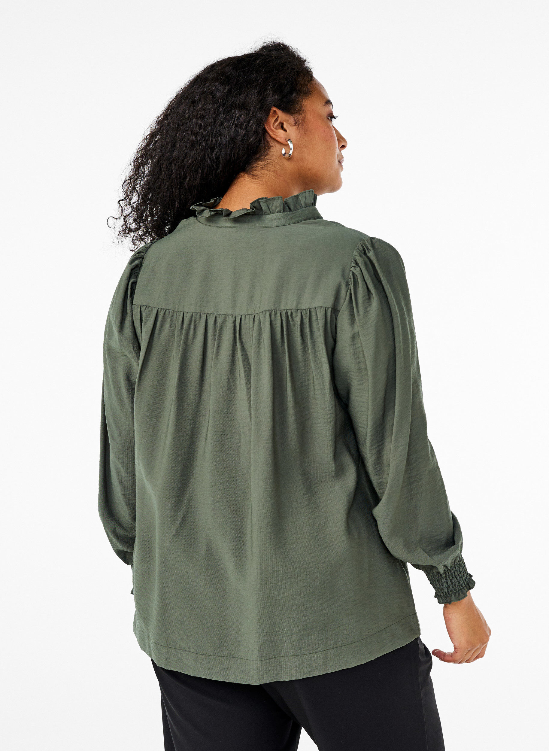 Zizzi Bluse mit R&uuml;schenkragen, Gr&uuml;n, Model image number 2
