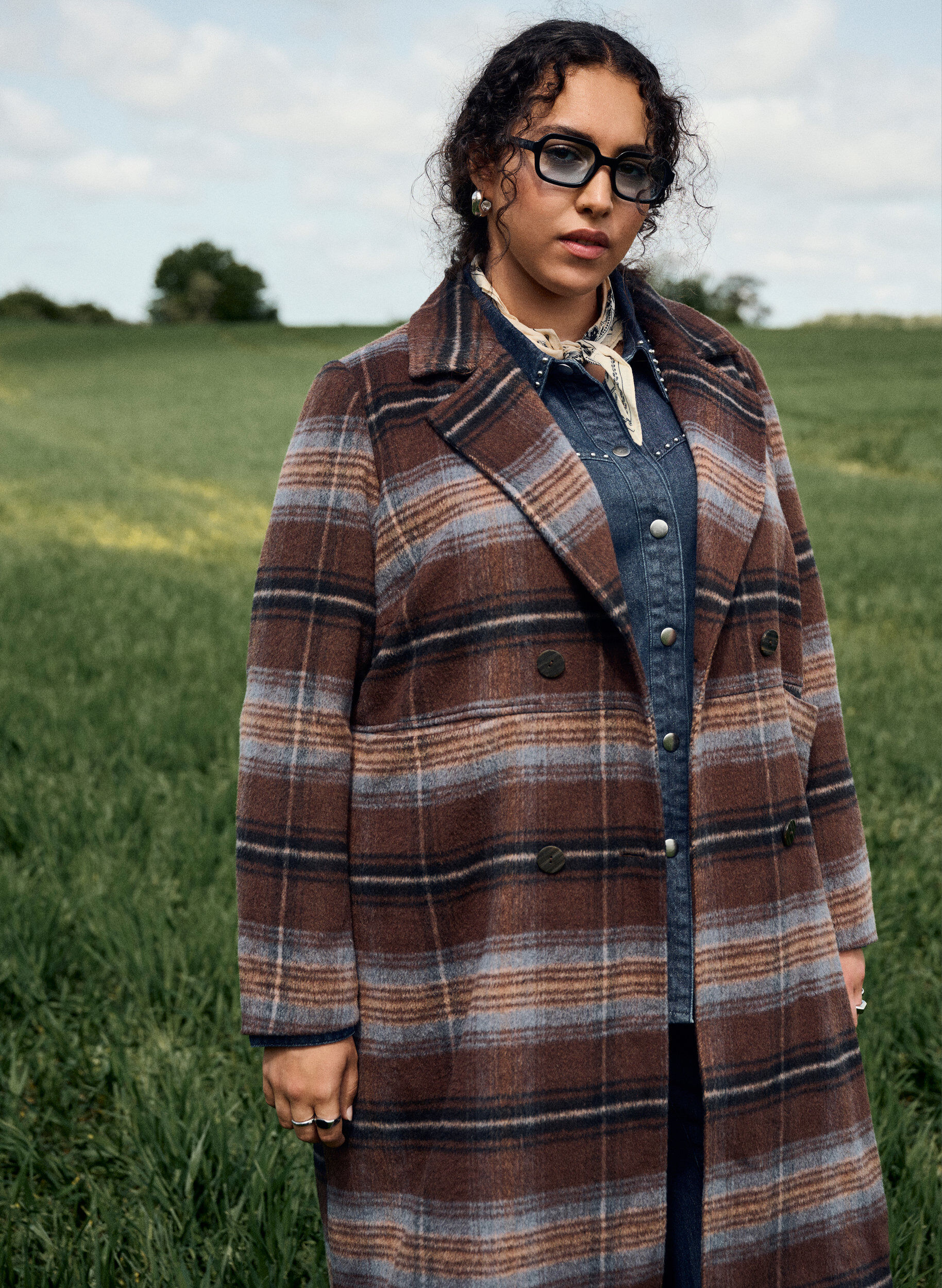 Zizzi Geb&uuml;rsteter karierter Mantel, Braun, Image image number 0