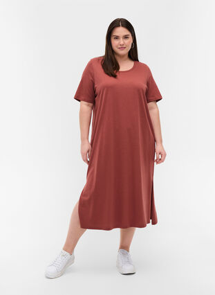 T-Shirt-Kleid aus Baumwolle mit Schlitz, Mahogany, Model image number 2
