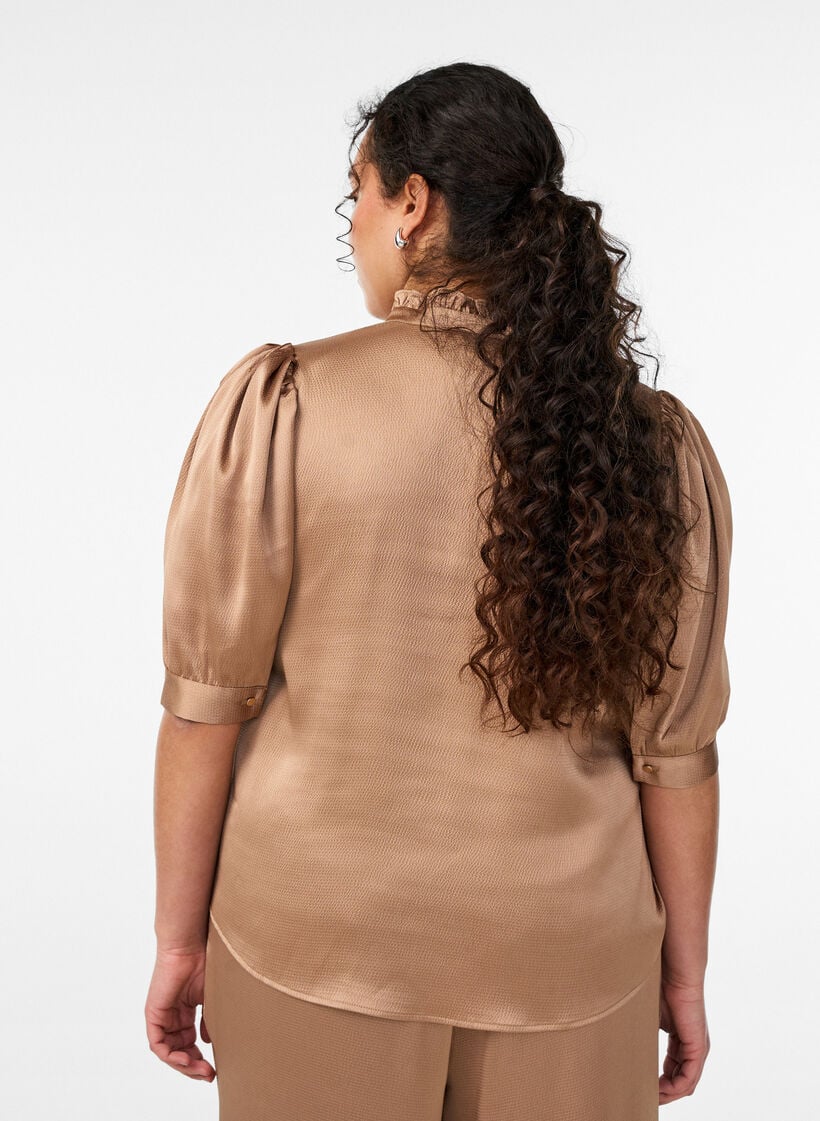Bluse in Satin-Optik mit 1/2-&Auml;rmeln und R&uuml;schenkragen, Braun, Model image number 2