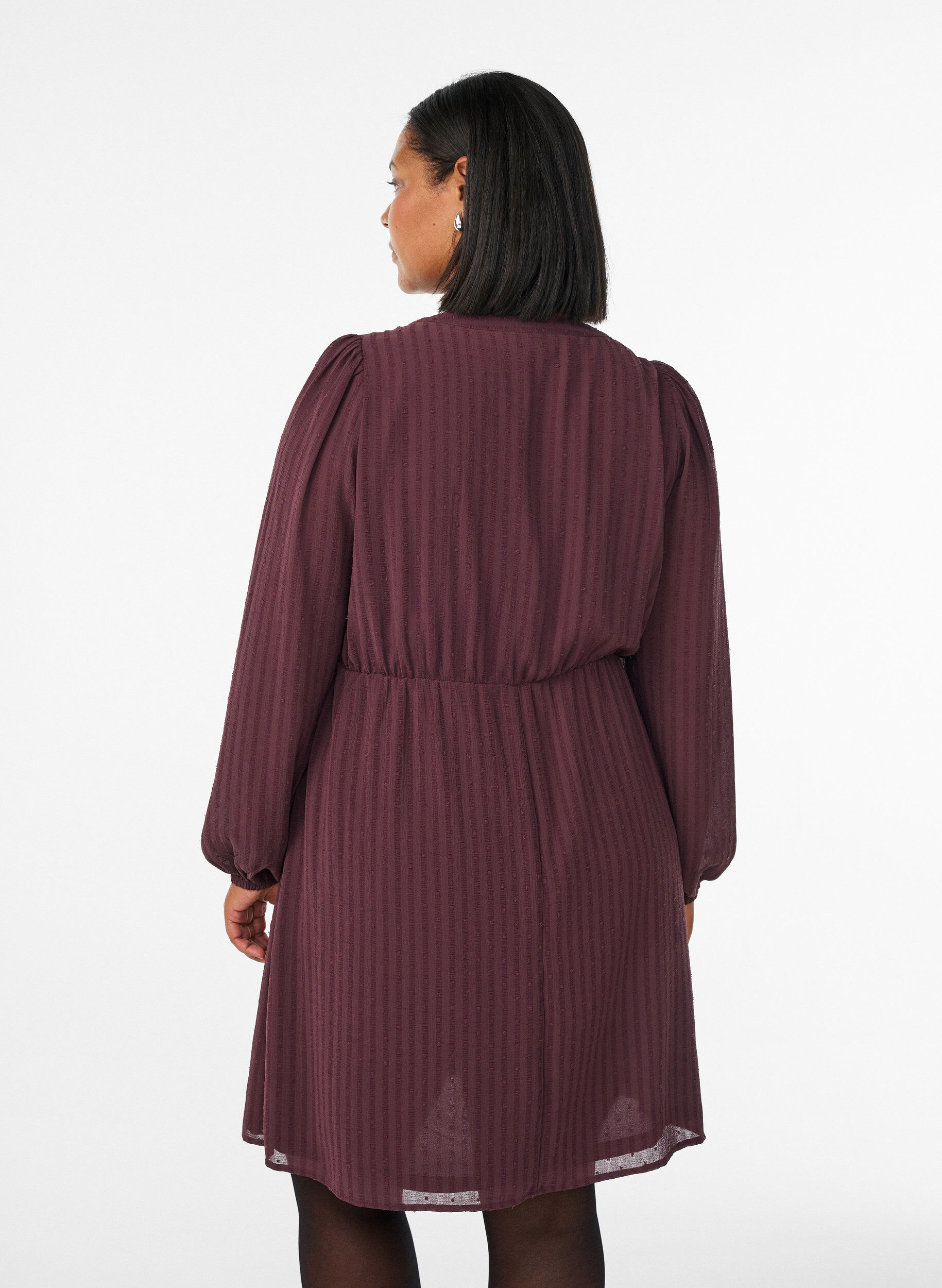 Zizzi Kurzes Kleid mit Ton-in-Ton-Streifen und texturierten Punkten, Dunkles Bordeaux, Model image number 2