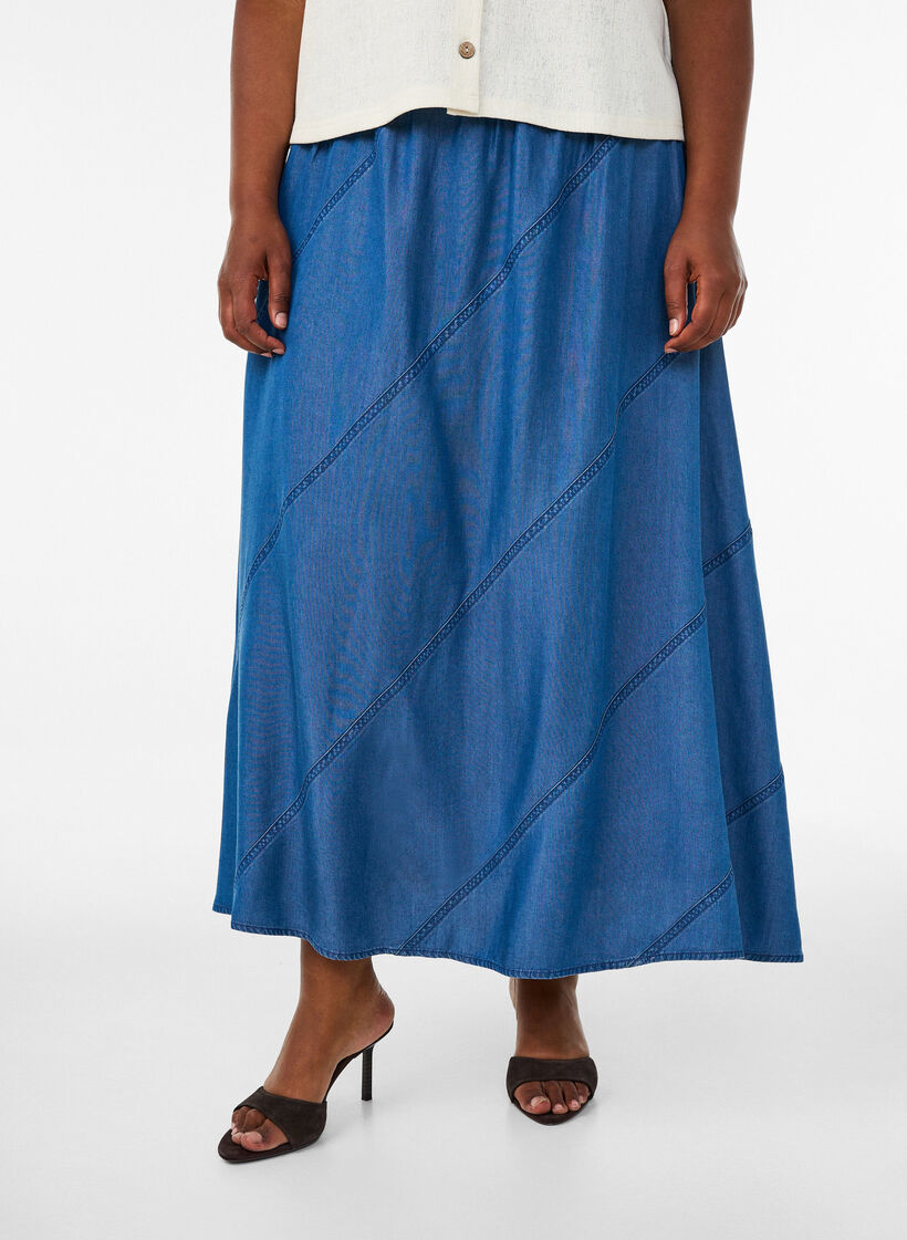 Maxirock in Denim-Optik aus TENCEL&trade; Lyocell, Blau, Model image number 2