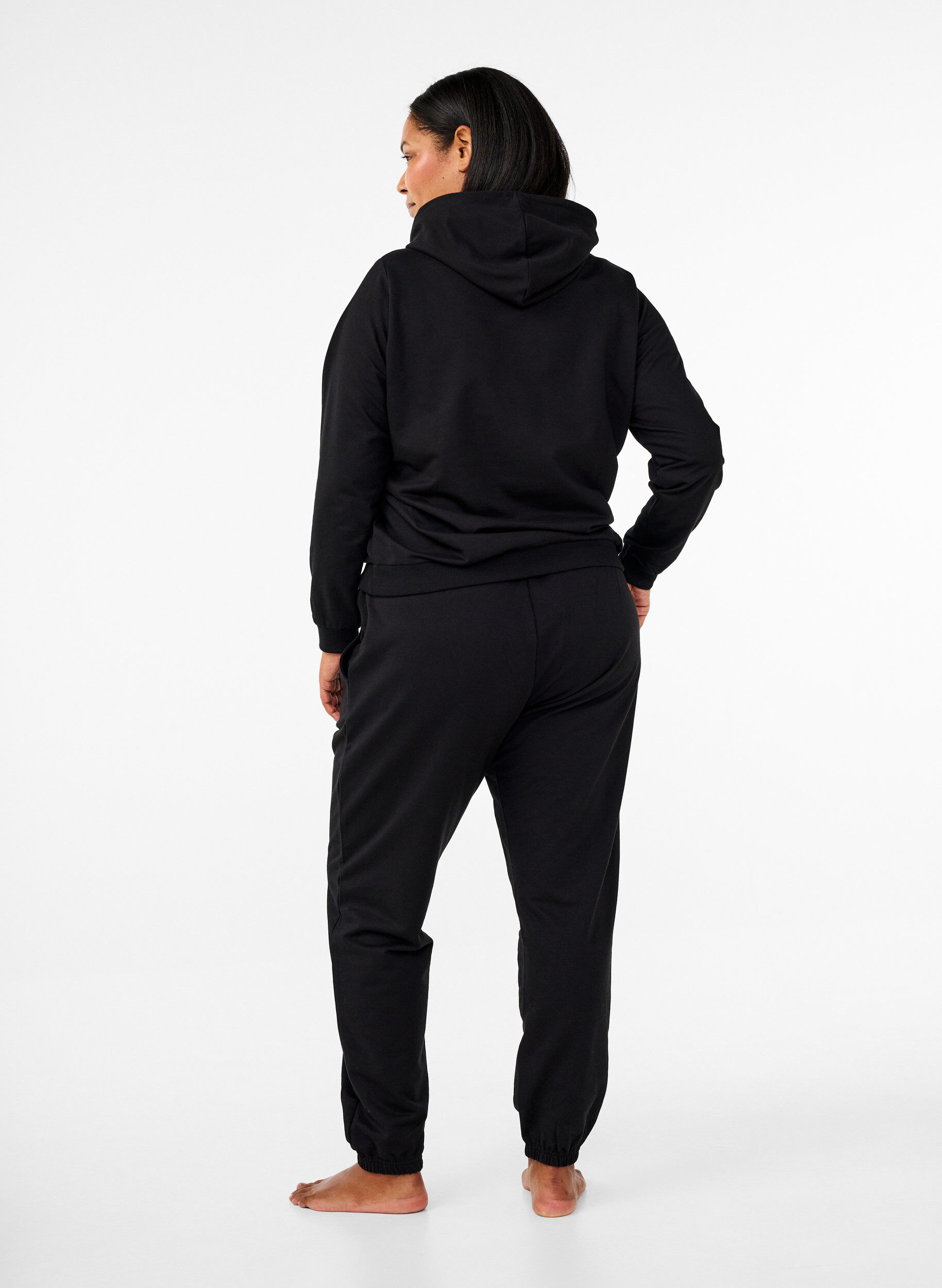 Zizzi Sweatshirt mit Kapuze und Aufdruck, Schwarz, Model image number 2