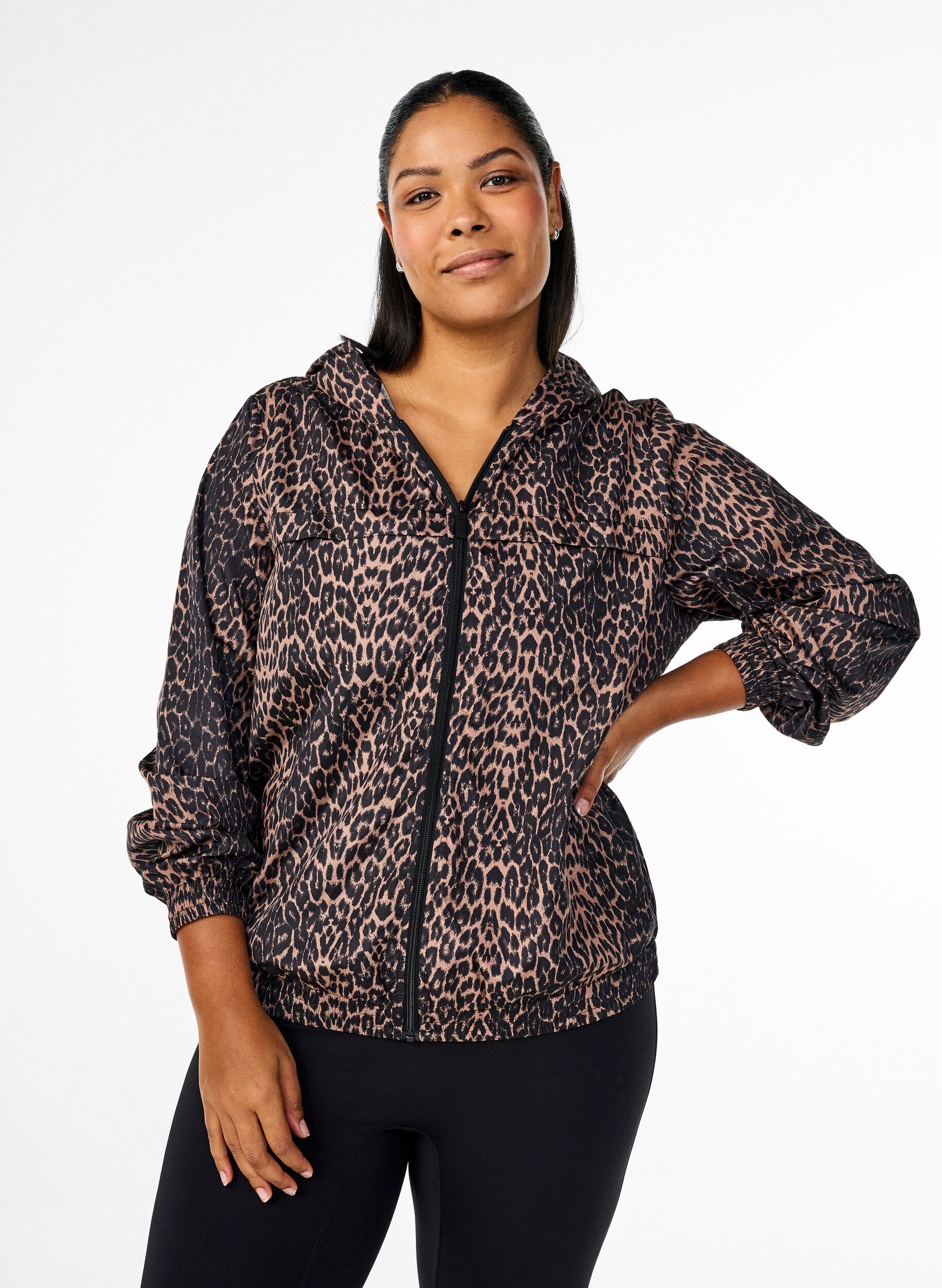 Sportjacke mit Leopardenprint und Kapuze, Braun, Model