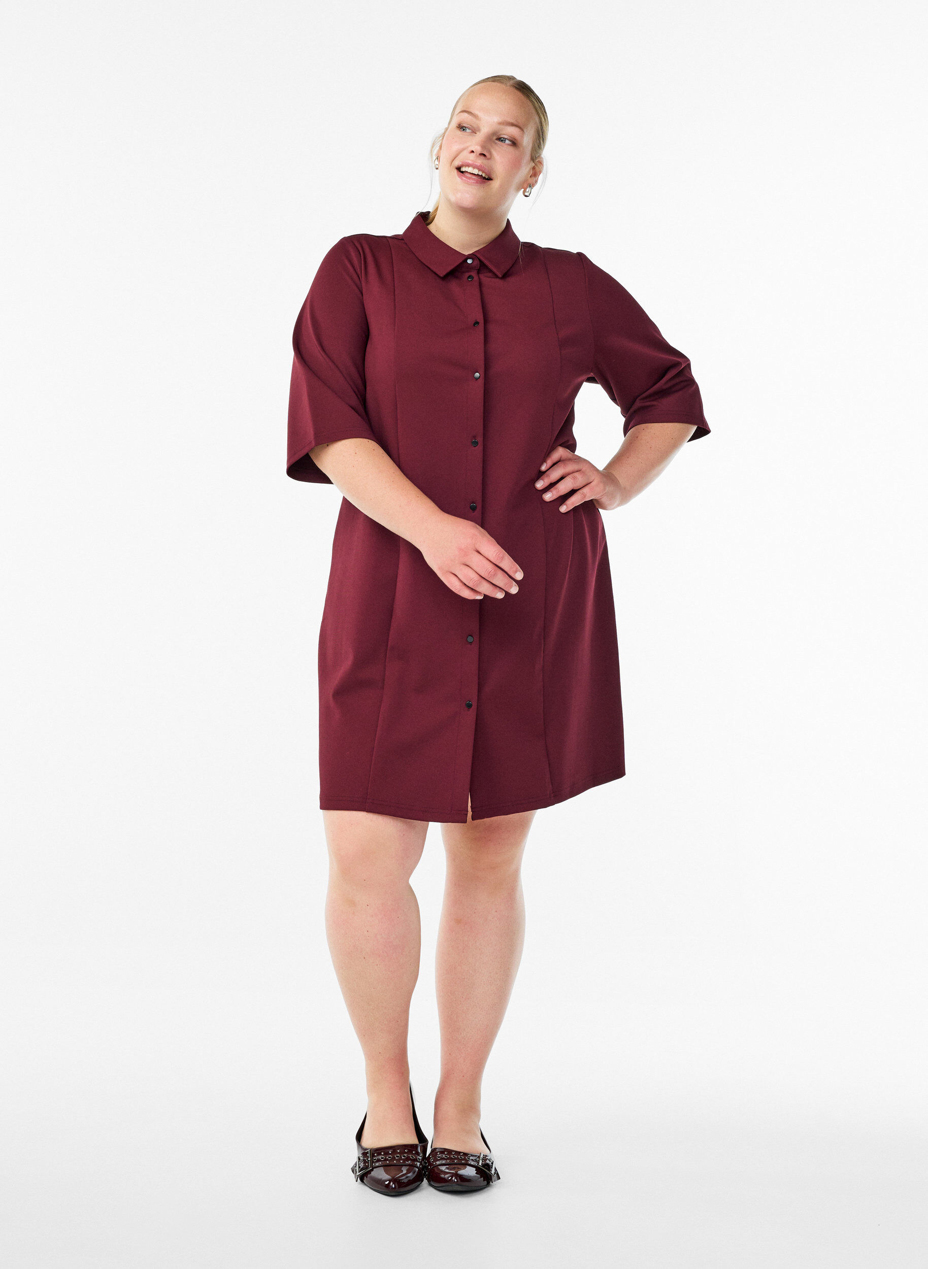 Zizzi Kurzes Hemdblusenkleid aus Baumwolle mit 3/4-&Auml;rmeln, Rot, Model image number 1