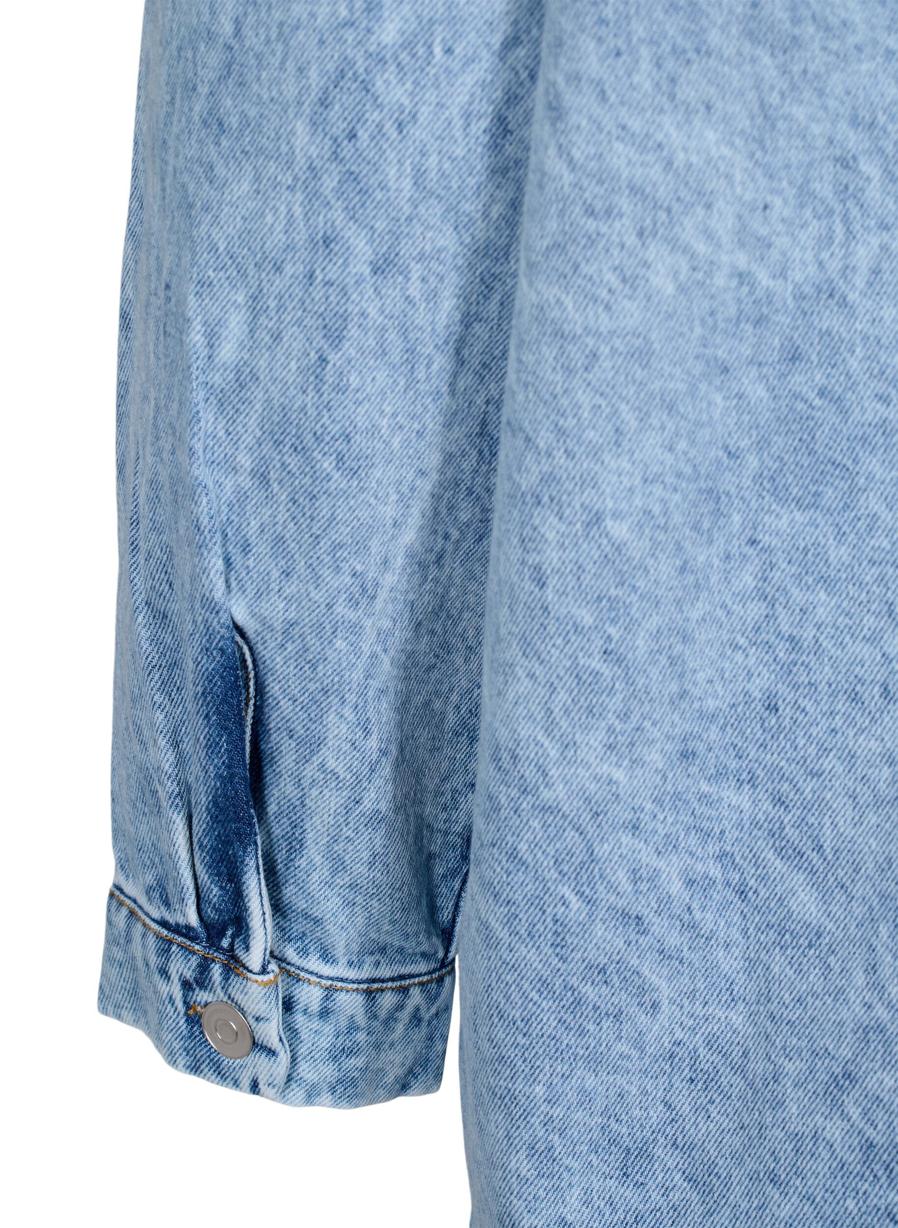 Zizzi Locker sitzende Jeansjacke mit Kn&ouml;pfen, Light blue denim, Packshot image number 4