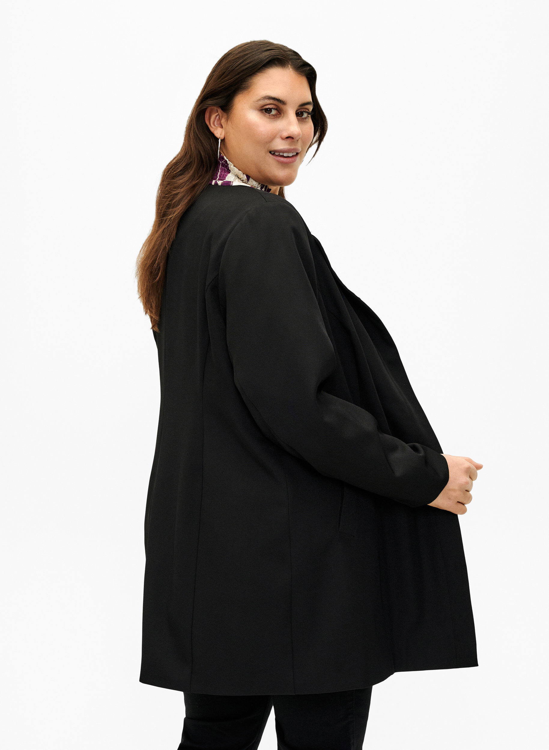 Zizzi Fr&uuml;hlingsjacke mit verdeckter Knopfleiste, Black, Model image number 1