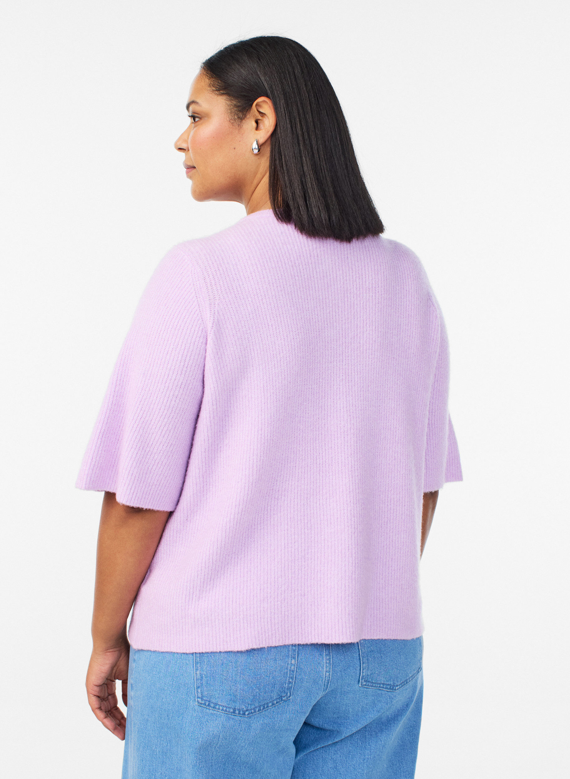 Zizzi Kurz&auml;rmelige Strickjacke mit gl&auml;nzenden Kugelkn&ouml;pfen, lila, Model image number 2