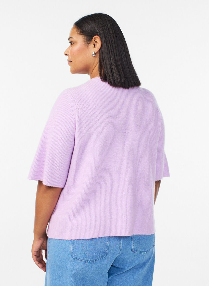 Kurz&auml;rmelige Strickjacke mit gl&auml;nzenden Kugelkn&ouml;pfen, lila, Model image number 2