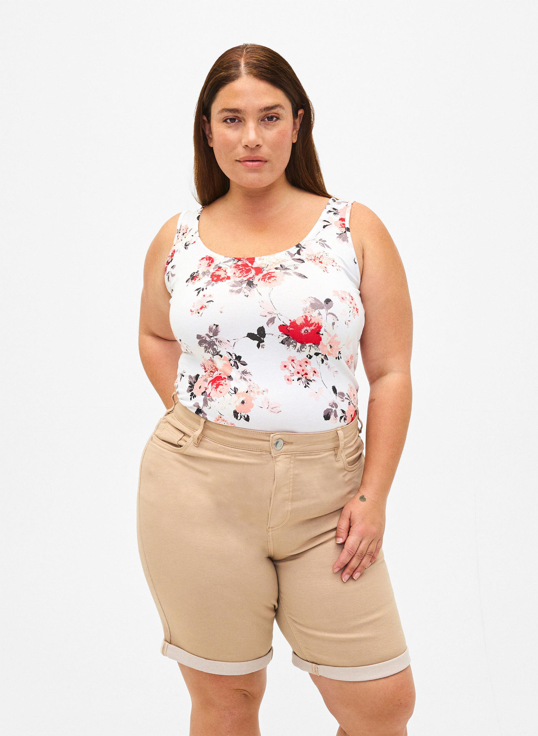 Zizzi Eng anliegende Denim-Shorts mit hoher Taille, Nomad, Model image number 0