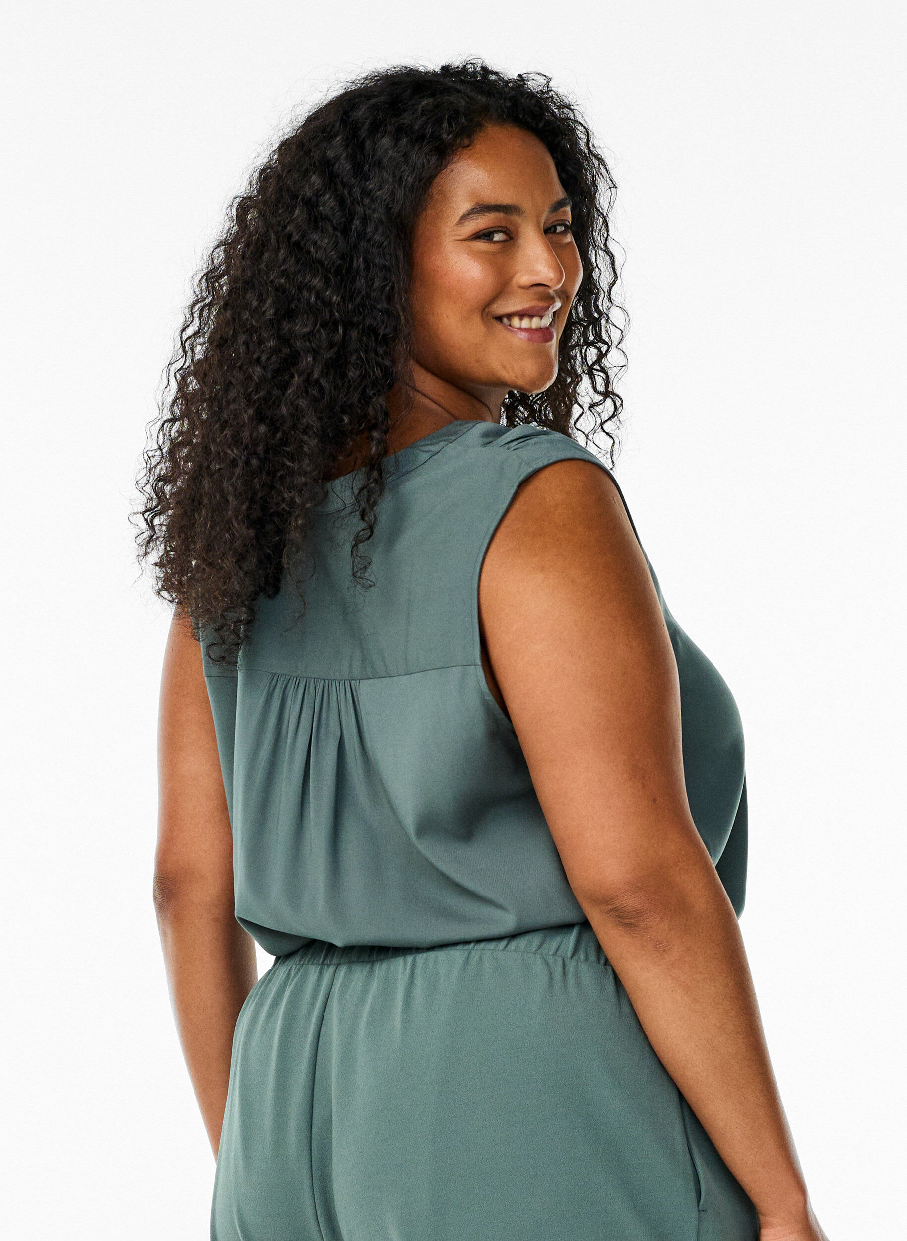 Zizzi &Auml;rmellose Viskosebluse, Gr&uuml;n, Model image number 2