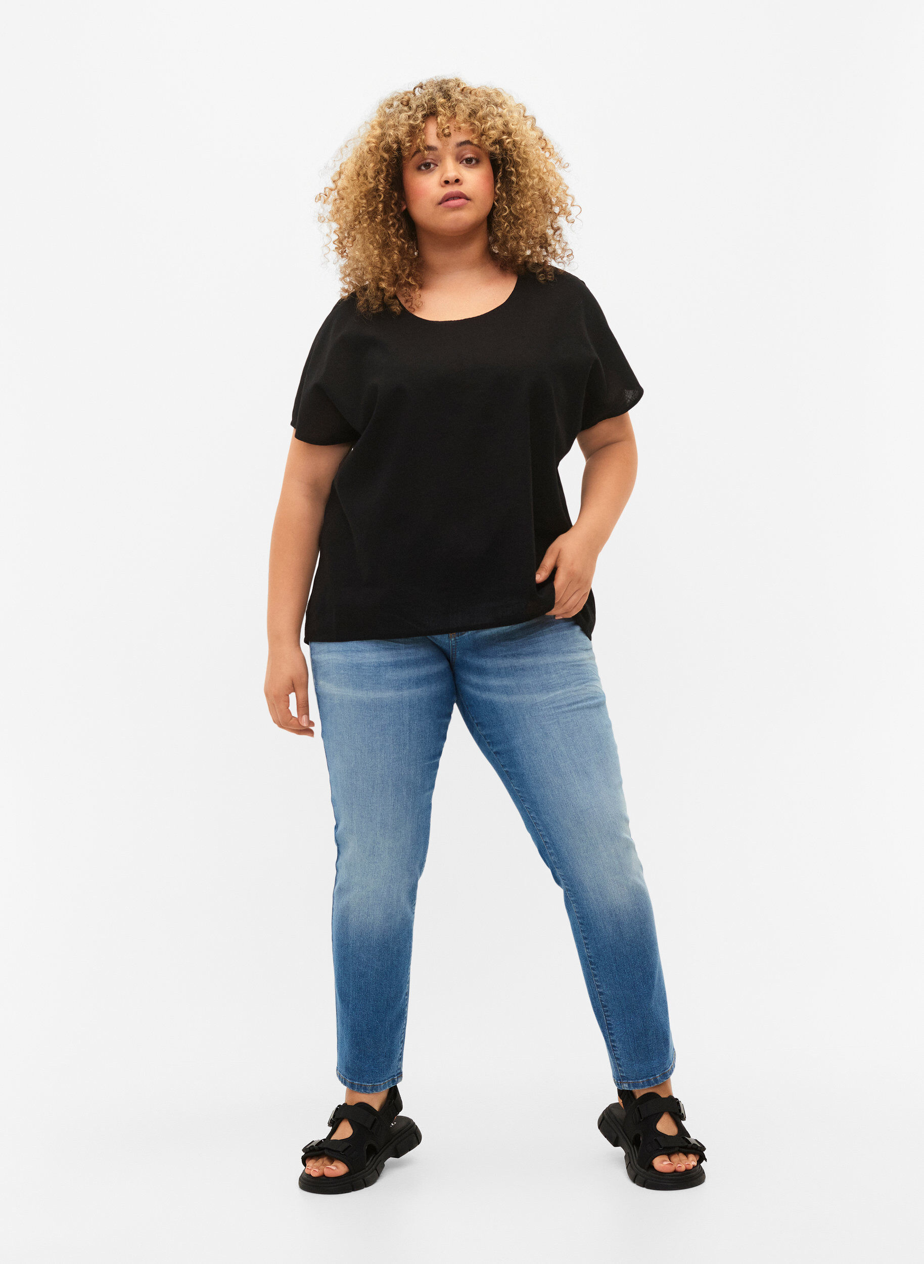 Zizzi Kurz&auml;rmelige Bluse aus Baumwollmischung mit Leinen, Black, Model image number 2