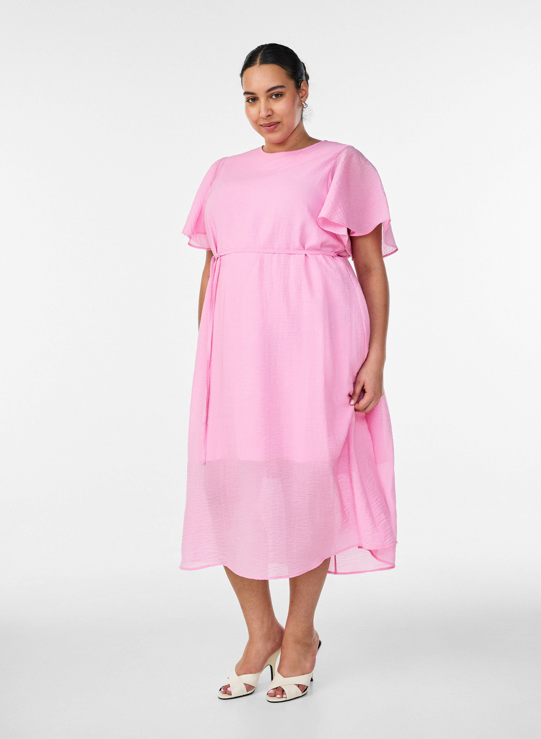 Kn&ouml;chellanges Kleid mit Fl&uuml;gel&auml;rmeln und Bindeg&uuml;rtel, Pink, Model