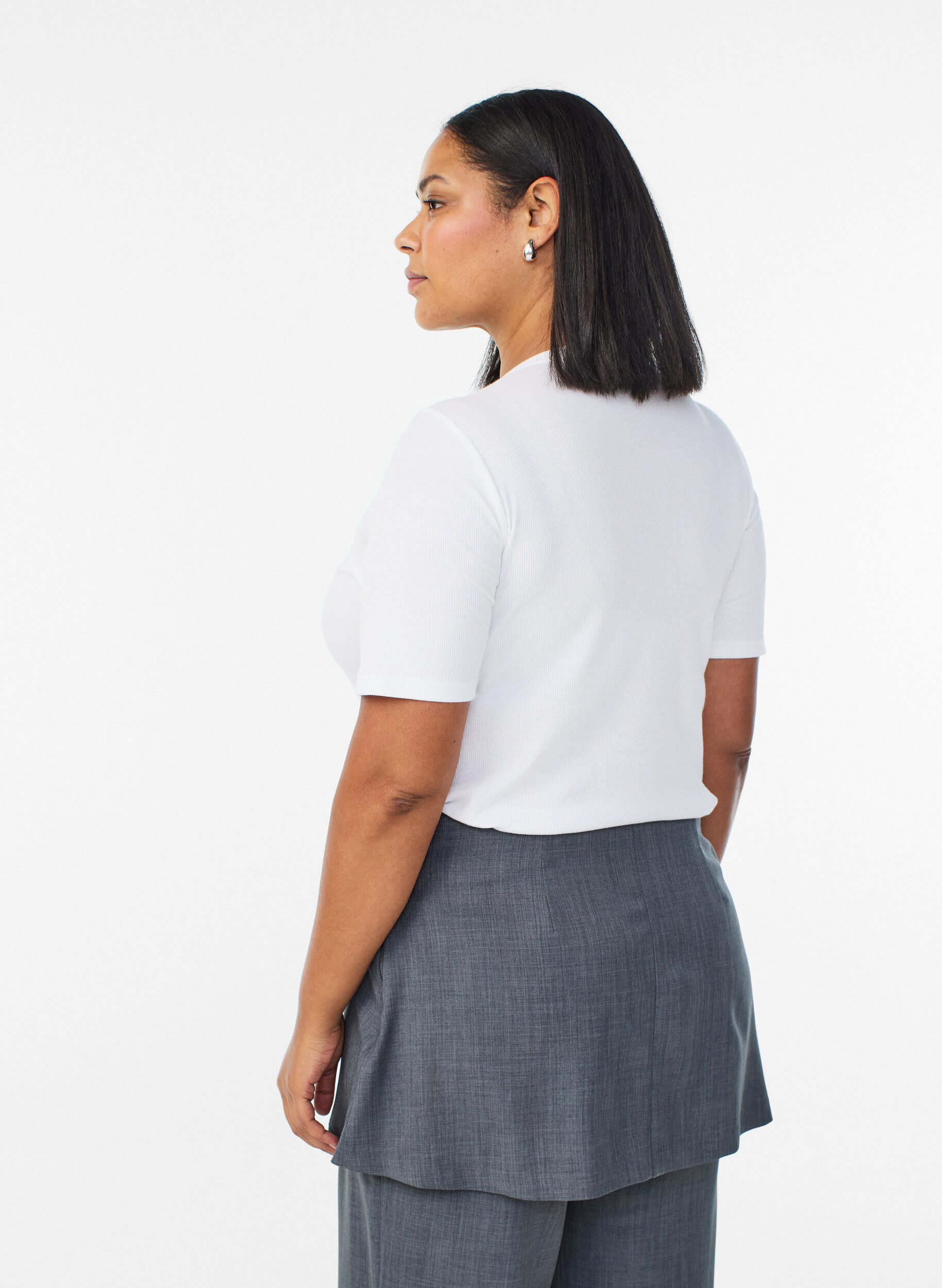 Zizzi Geripptes Basic-T-Shirt mit Rundhalsausschnitt, Wei&szlig;, Model image number 2