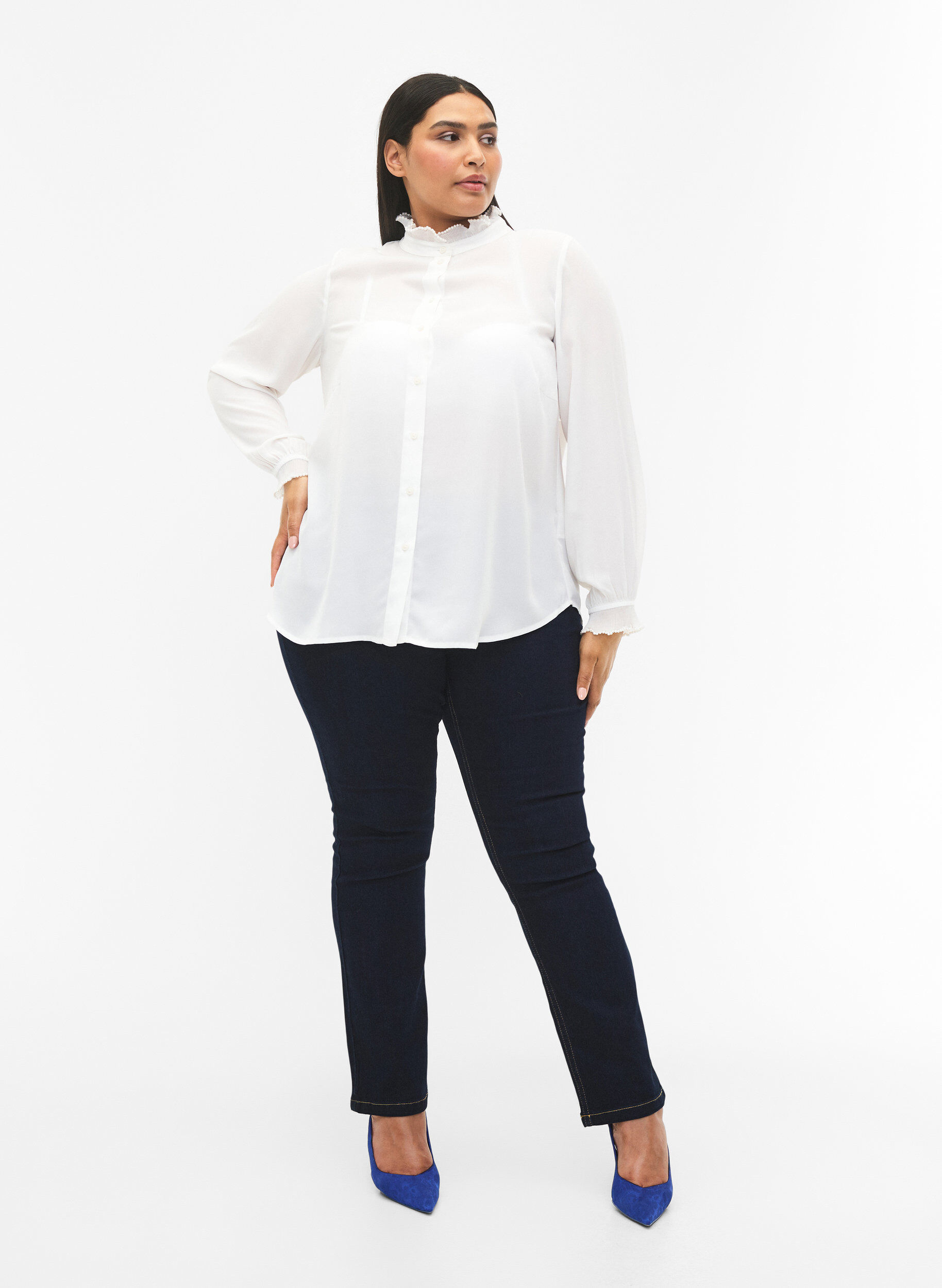 Zizzi  Hemdbluse mit R&uuml;schendetail, Bright White, Model image number 4