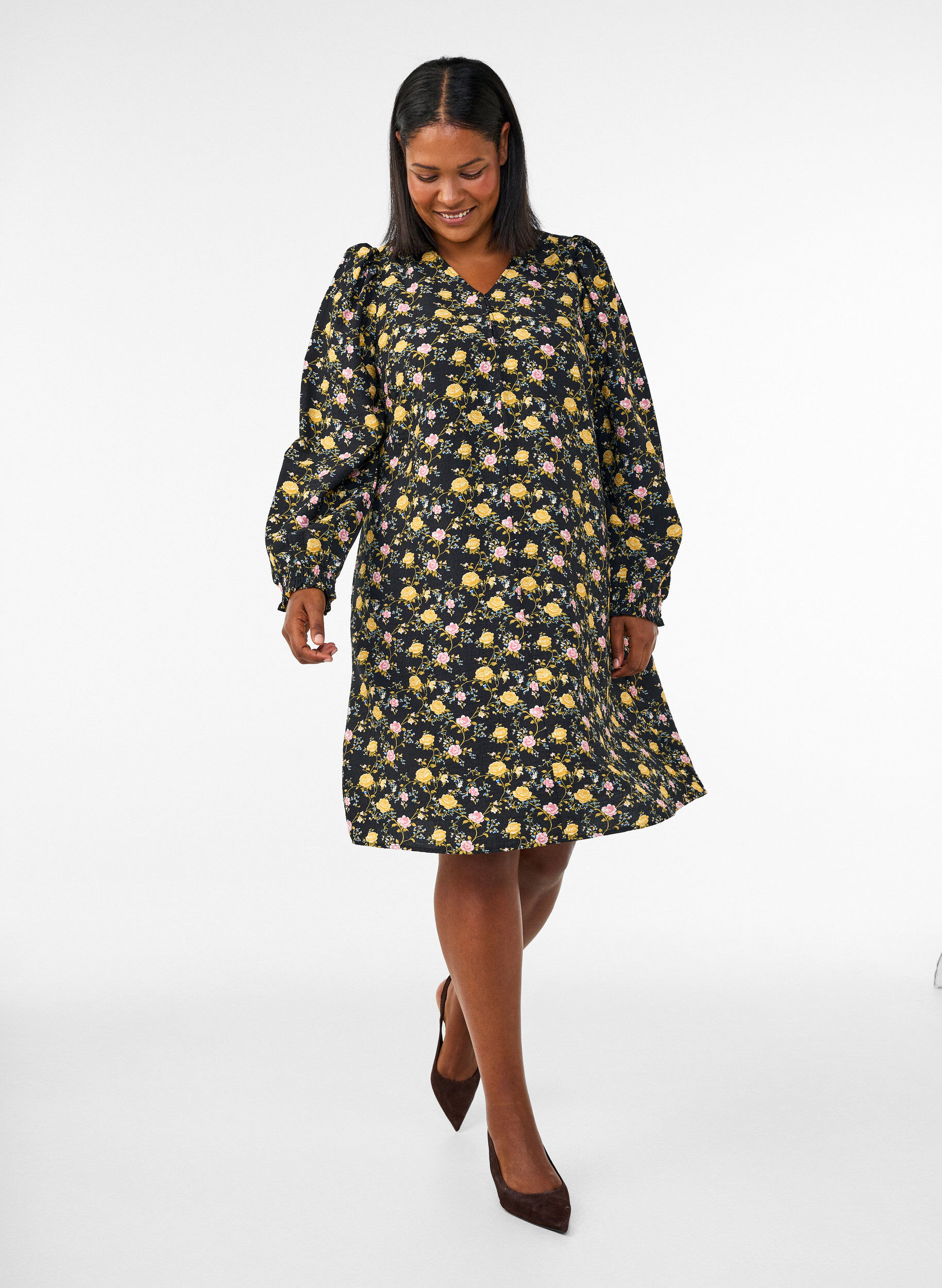 ZizziGemustertes Kleid aus Viskose mit langen &Auml;rmeln, Schwarz, Model image number 1