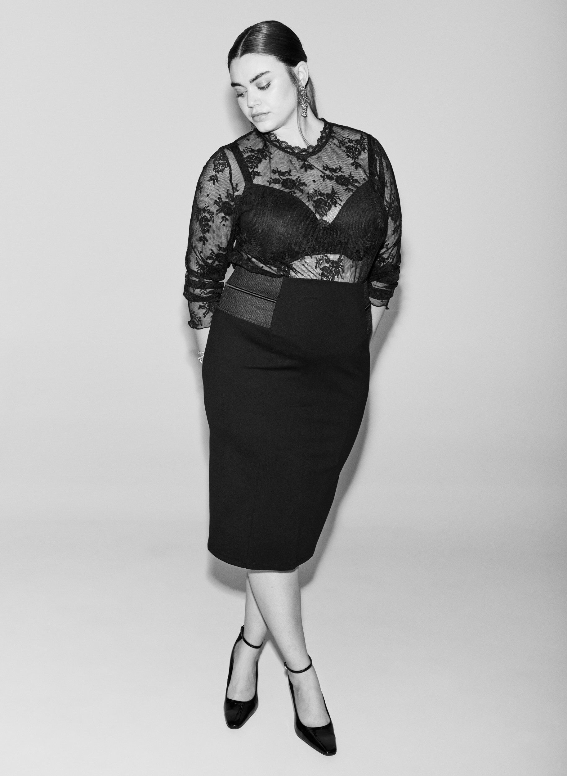 Zizzi Eng anliegender Rock mit Gummibund an der Taille, Schwarz, Image image number 0