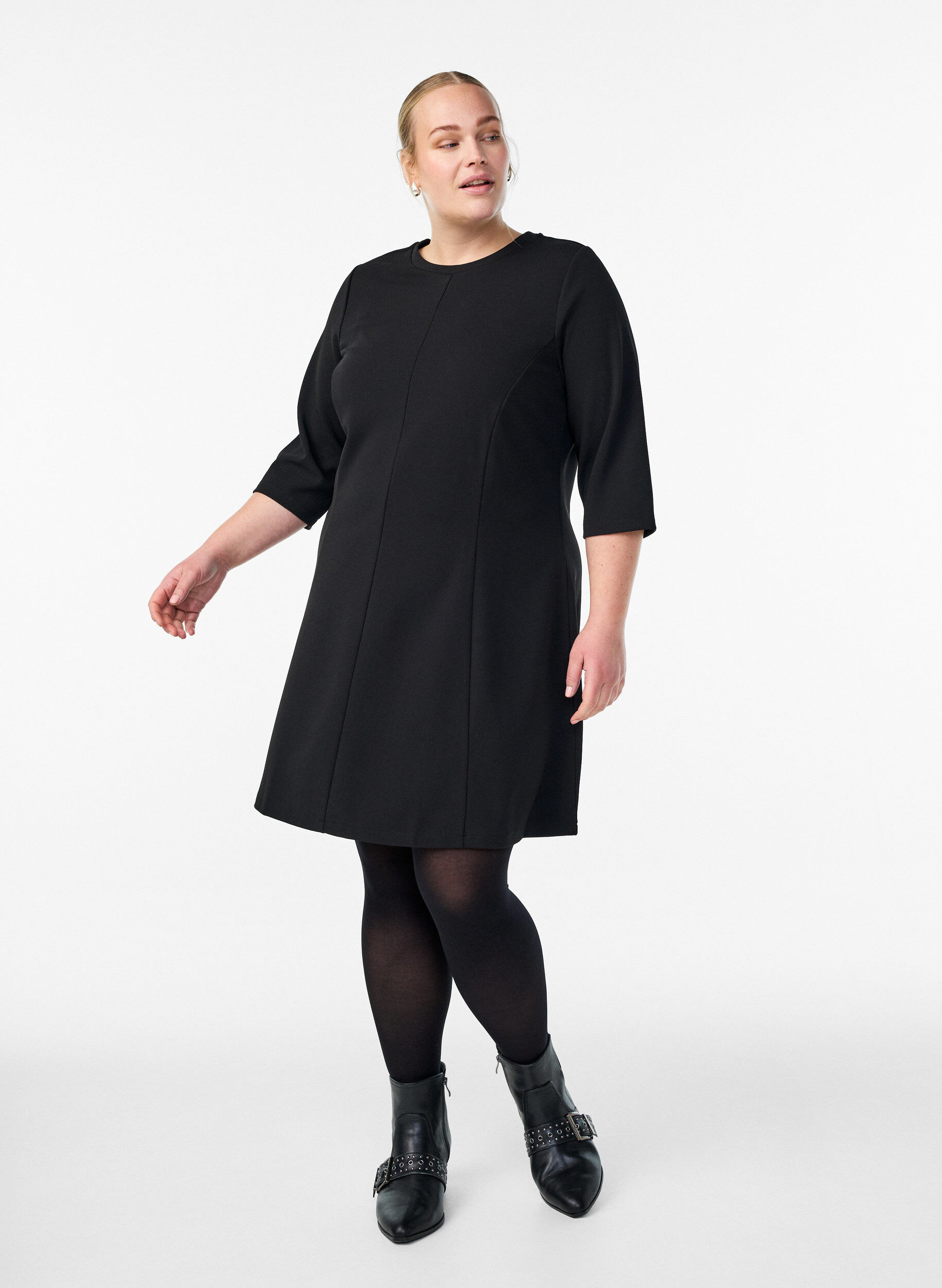 Zizzi Kurzes A-Linien-Jerseykleid mit 3/4-&Auml;rmeln, Schwarz, Model image number 1