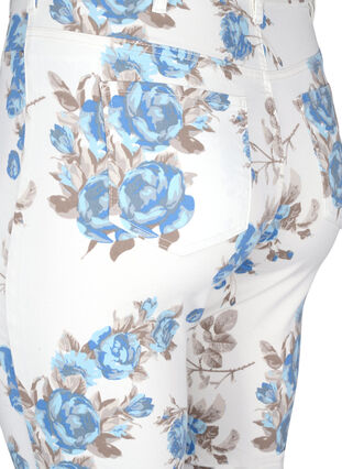 Super-schmale Amy Jeans mit Blumenprint, White B.AOP, Packshot image number 3