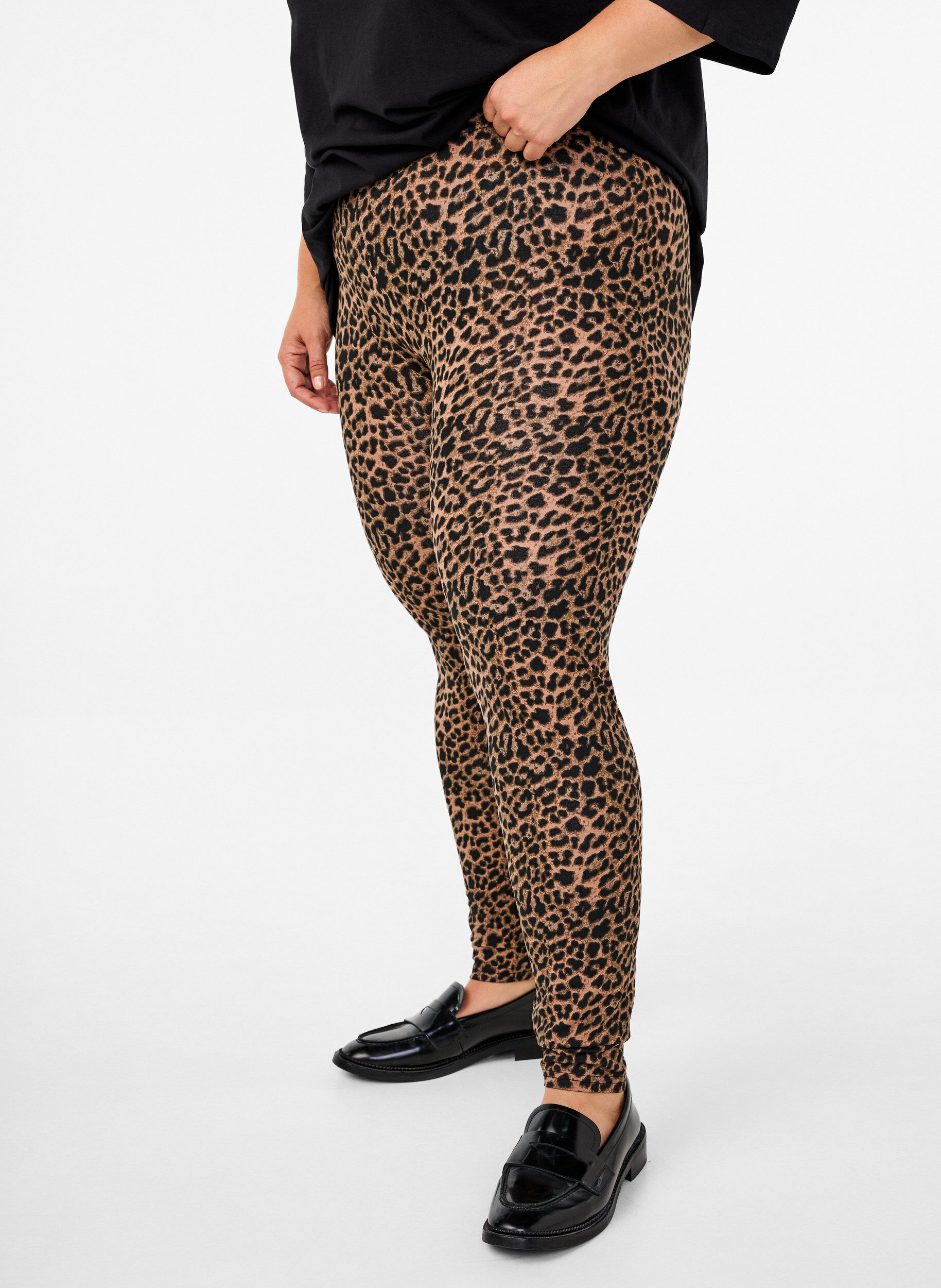 Zizzi Leggings aus Viskose mit Zebraprint, Schwarz, Model image number 0