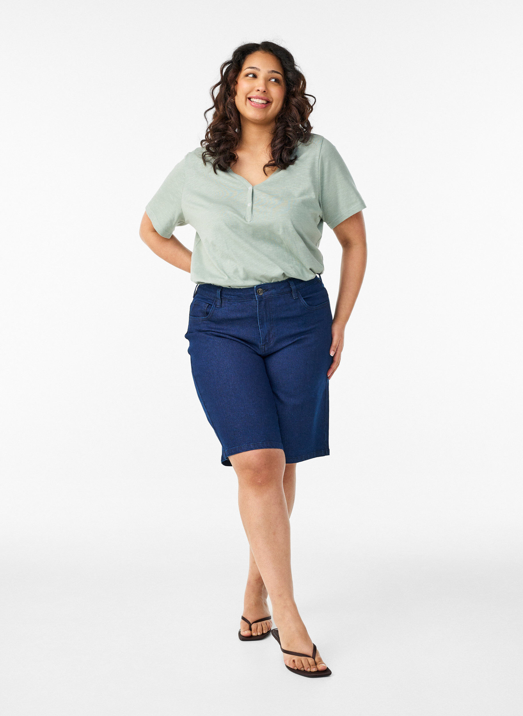 Zizzi T-Shirt mit Knopfleiste, Gr&uuml;n, Model image number 1