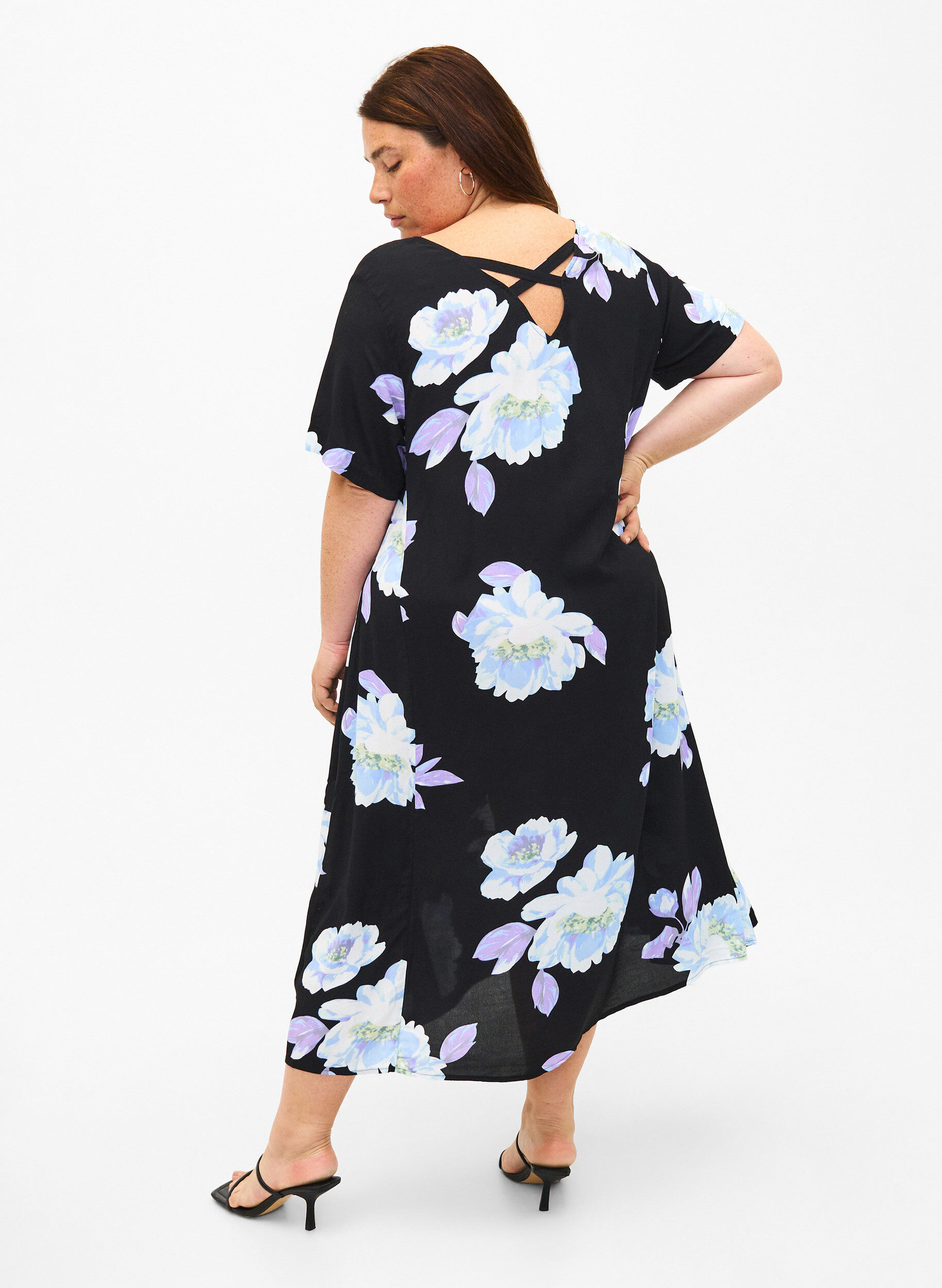 Zizzi Blumenkleid aus Viskose mit kurzen &Auml;rmeln, Black Big Flower AOP, Model image number 1