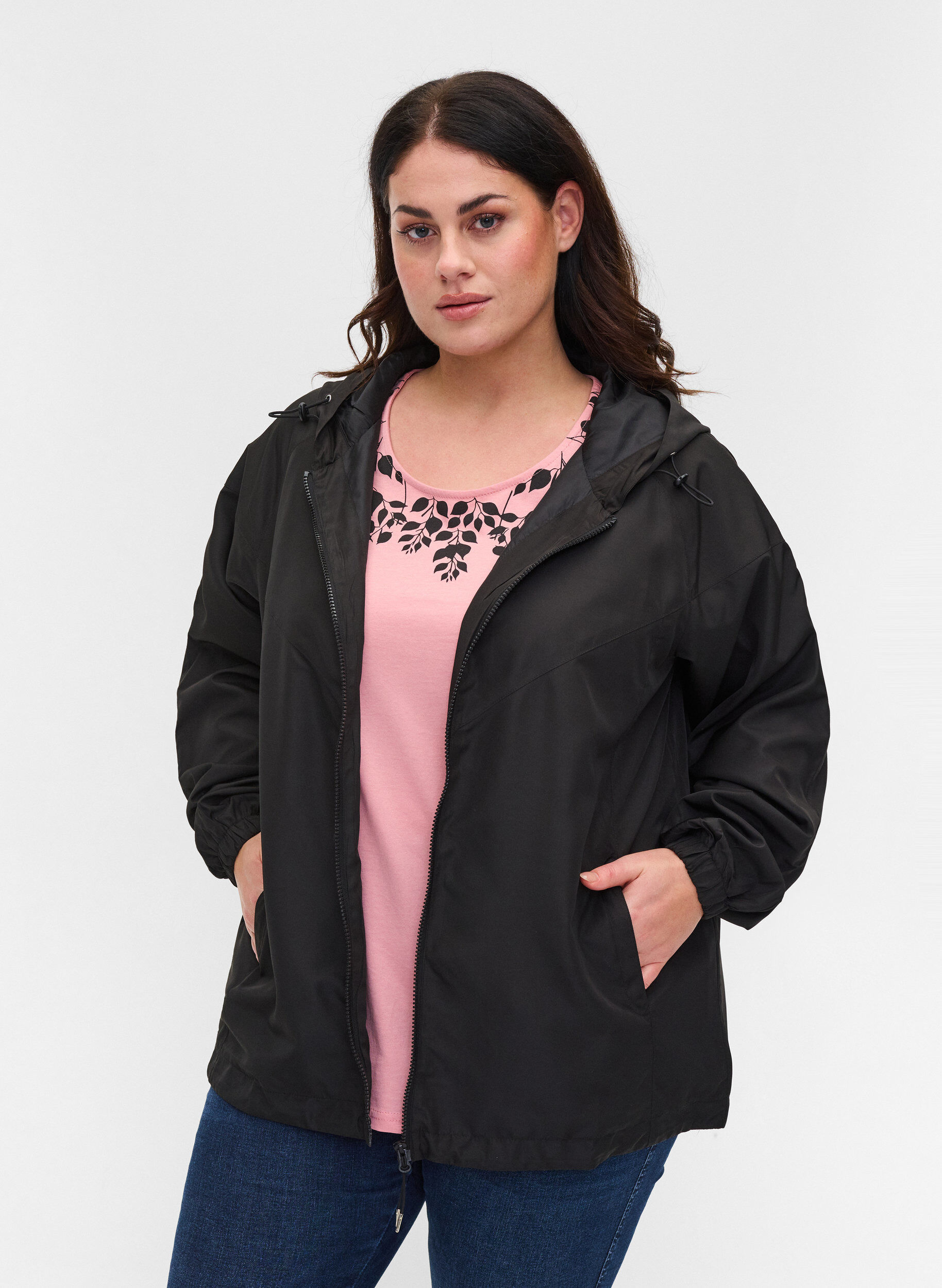 Zizzi Kurze Jacke mit Kapuze und verstellbarem Saum, Black, Model image number 0