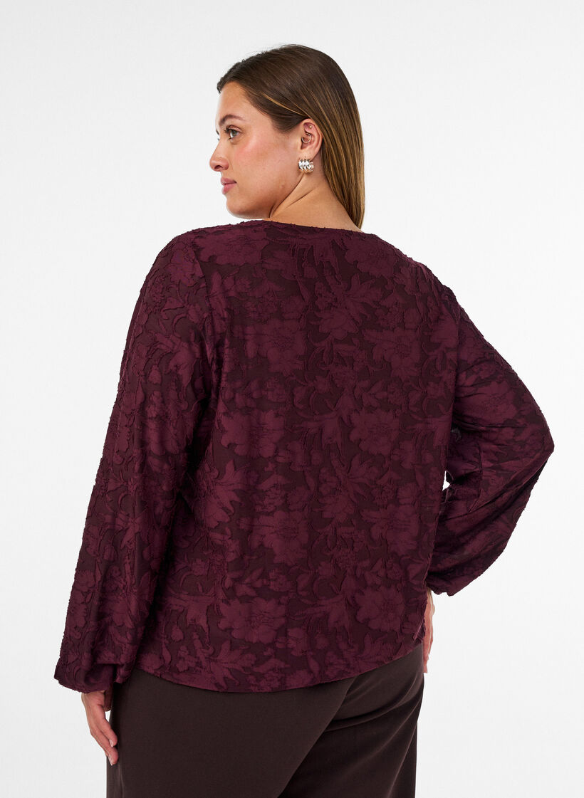 Transparente Bluse mit floraler Struktur und langen &Auml;rmeln, Rot, Model image number 2