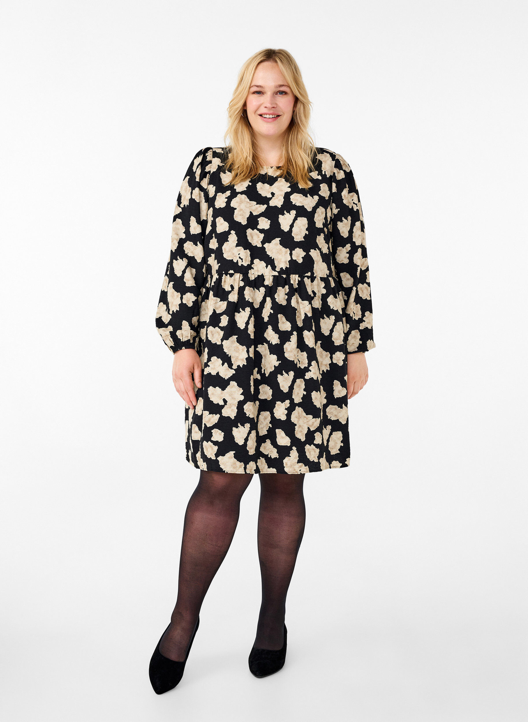 Zizzi Lang&auml;rmliges Kleid mit Muster und Schleifen, Schwarz, Model image number 1