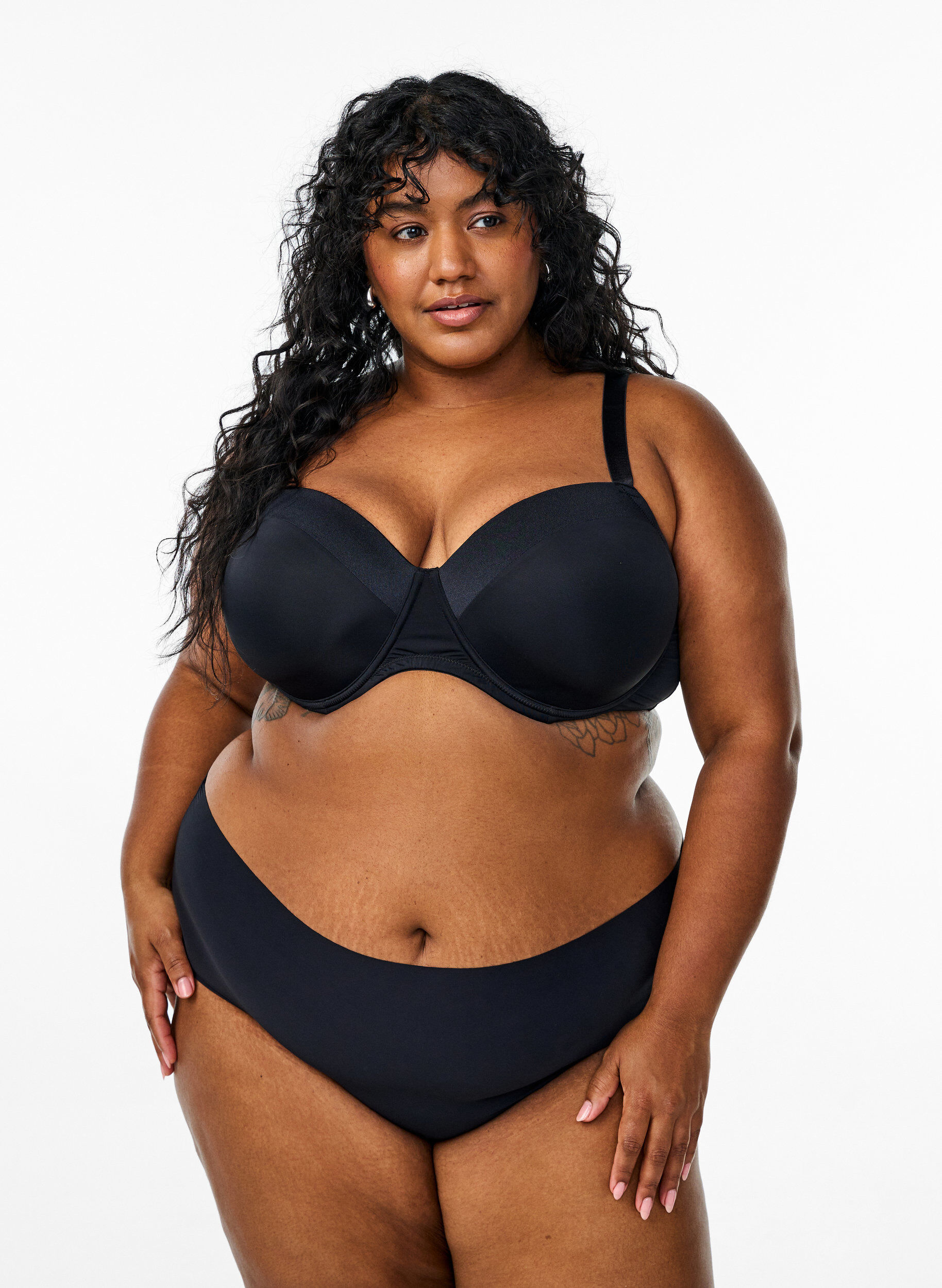 Zizzi Vorgeformter BH aus Mikrofaser mit Satindetail, Schwarz, Model image number 1