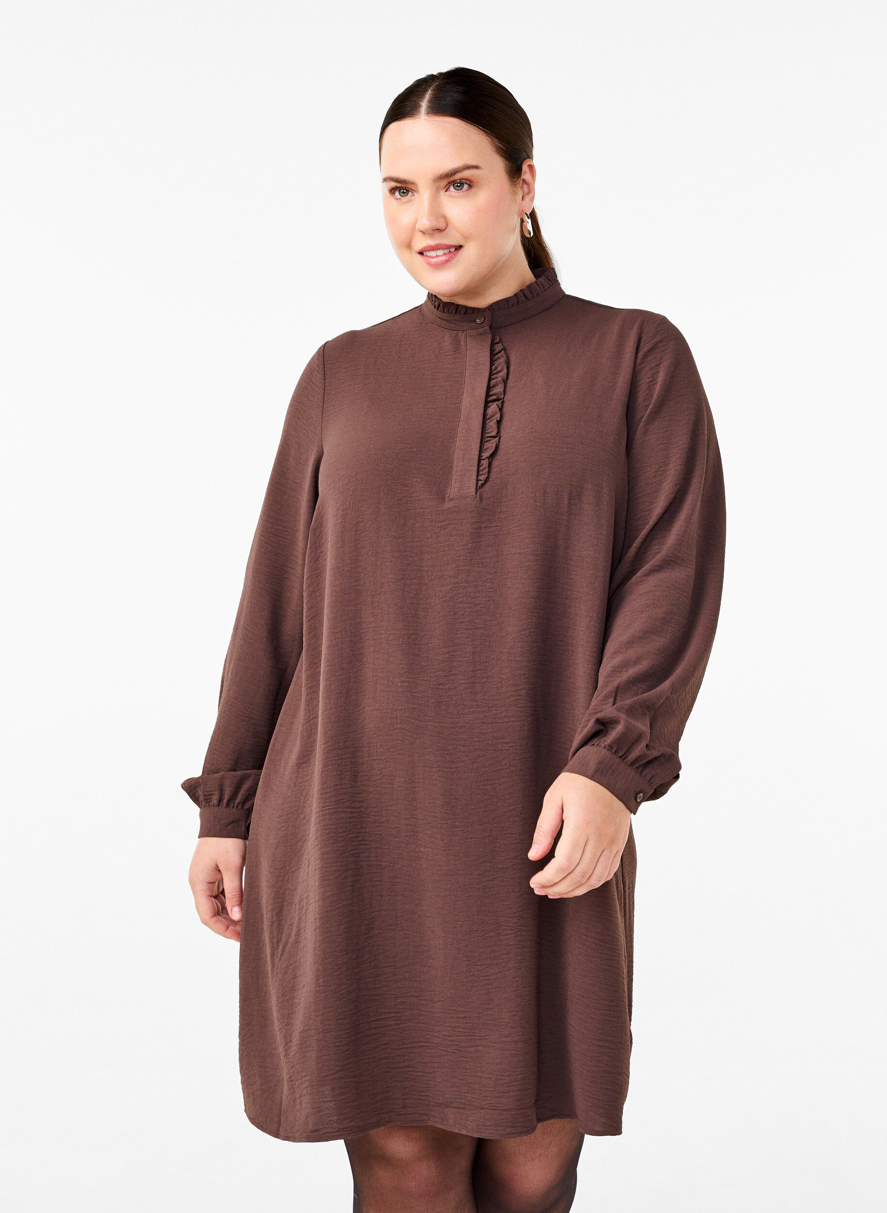 Zizzi Kleid mit langen &Auml;rmeln und R&uuml;schen-Detail, Chocolate Martini, Model image number 0