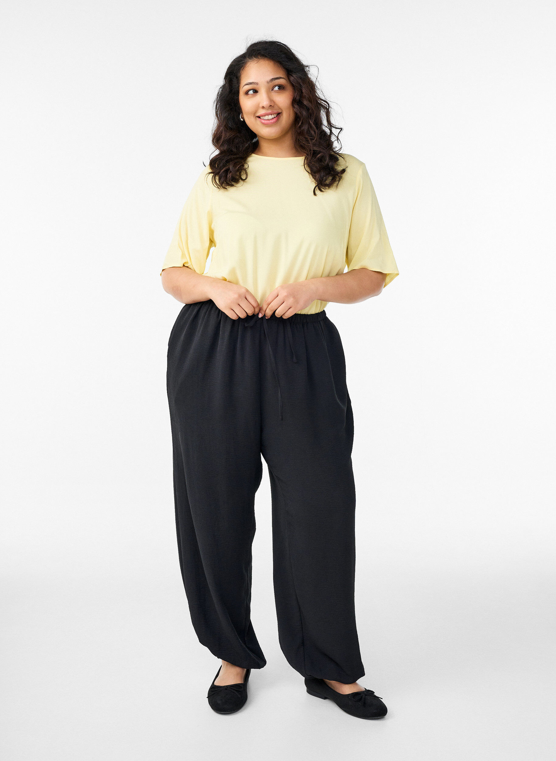 Zizzi Kurz&auml;rmelige, gewebte Bluse mit Rundhals, Gelb, Model image number 1