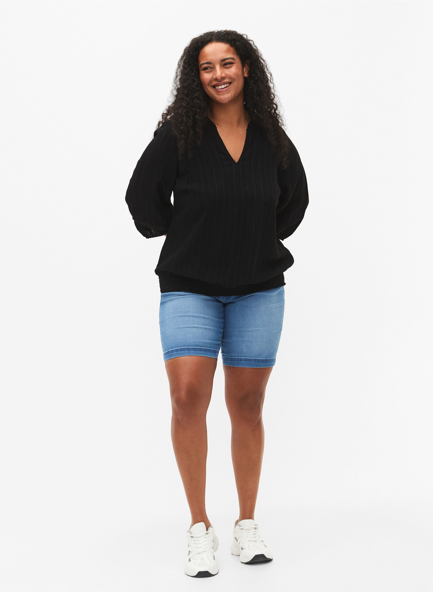 Zizzi Viskose Bluse mit 3/4 &Auml;rmeln und Smock, Black, Model image number 2