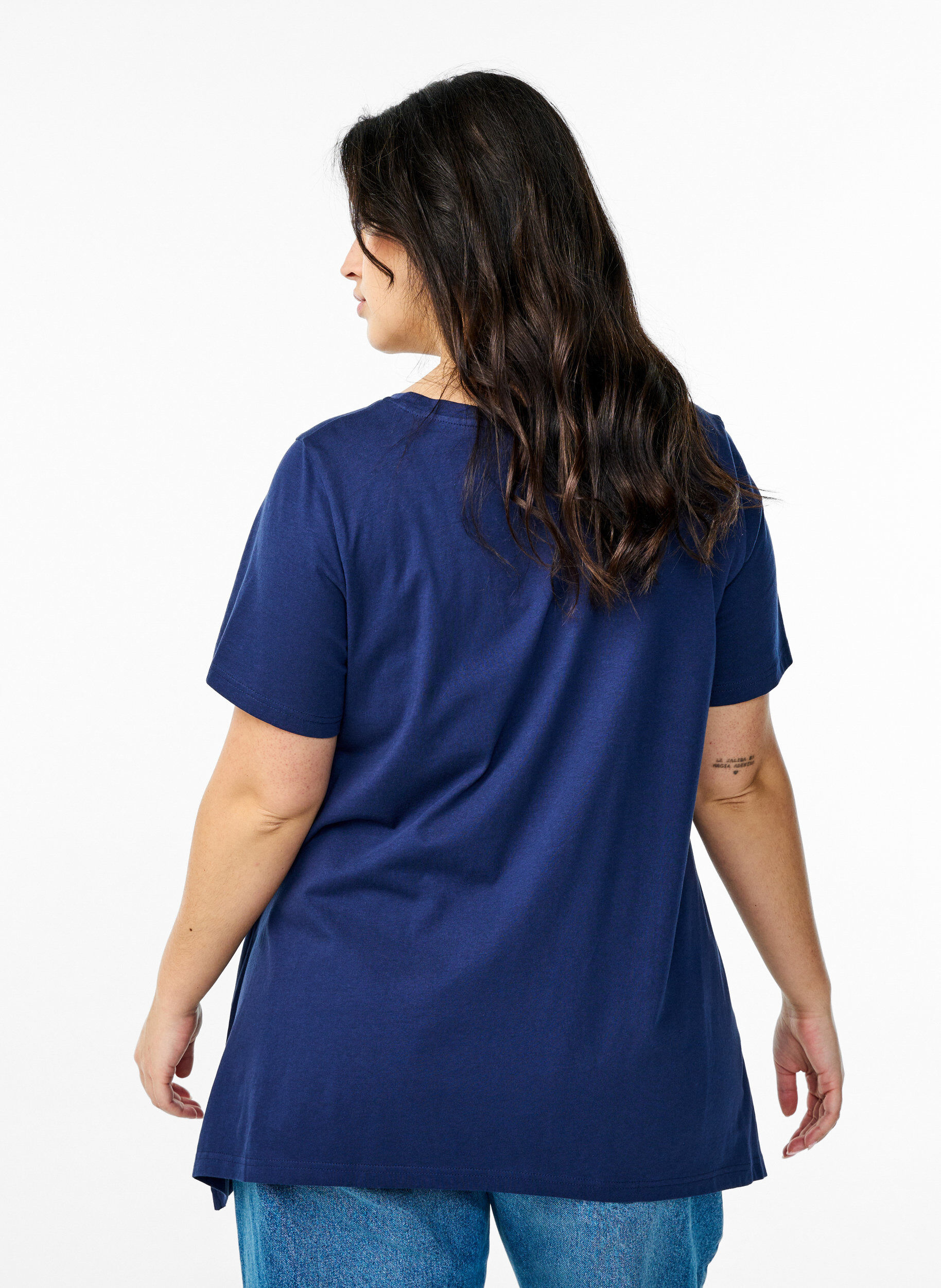 Zizzi T-Shirt mit Rundhalsausschnitt und A-Linie, Blau, Model image number 2
