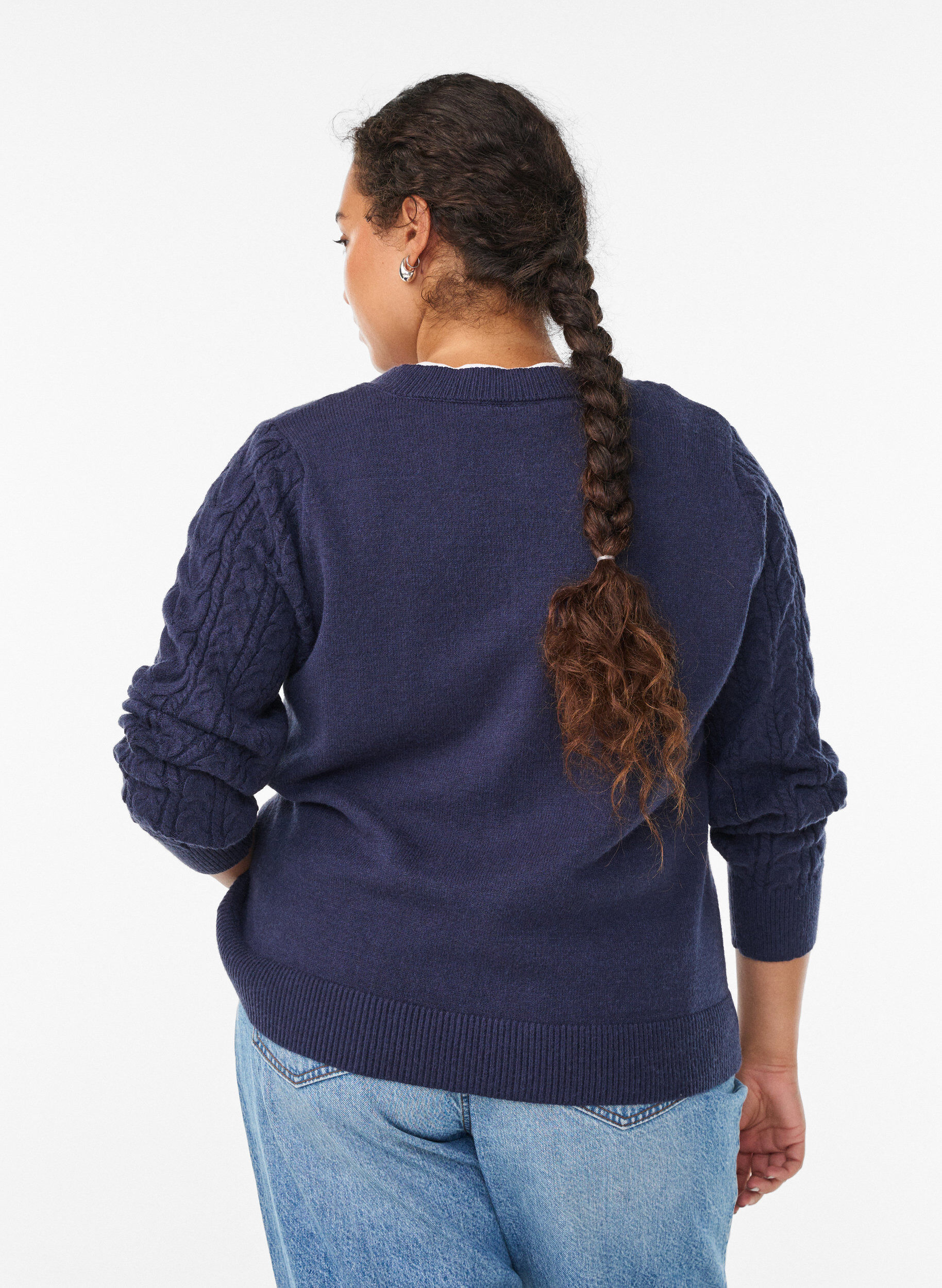 Zizzi Cardigan mit Zopfmuster-&Auml;rmeln, Blau, Model image number 2