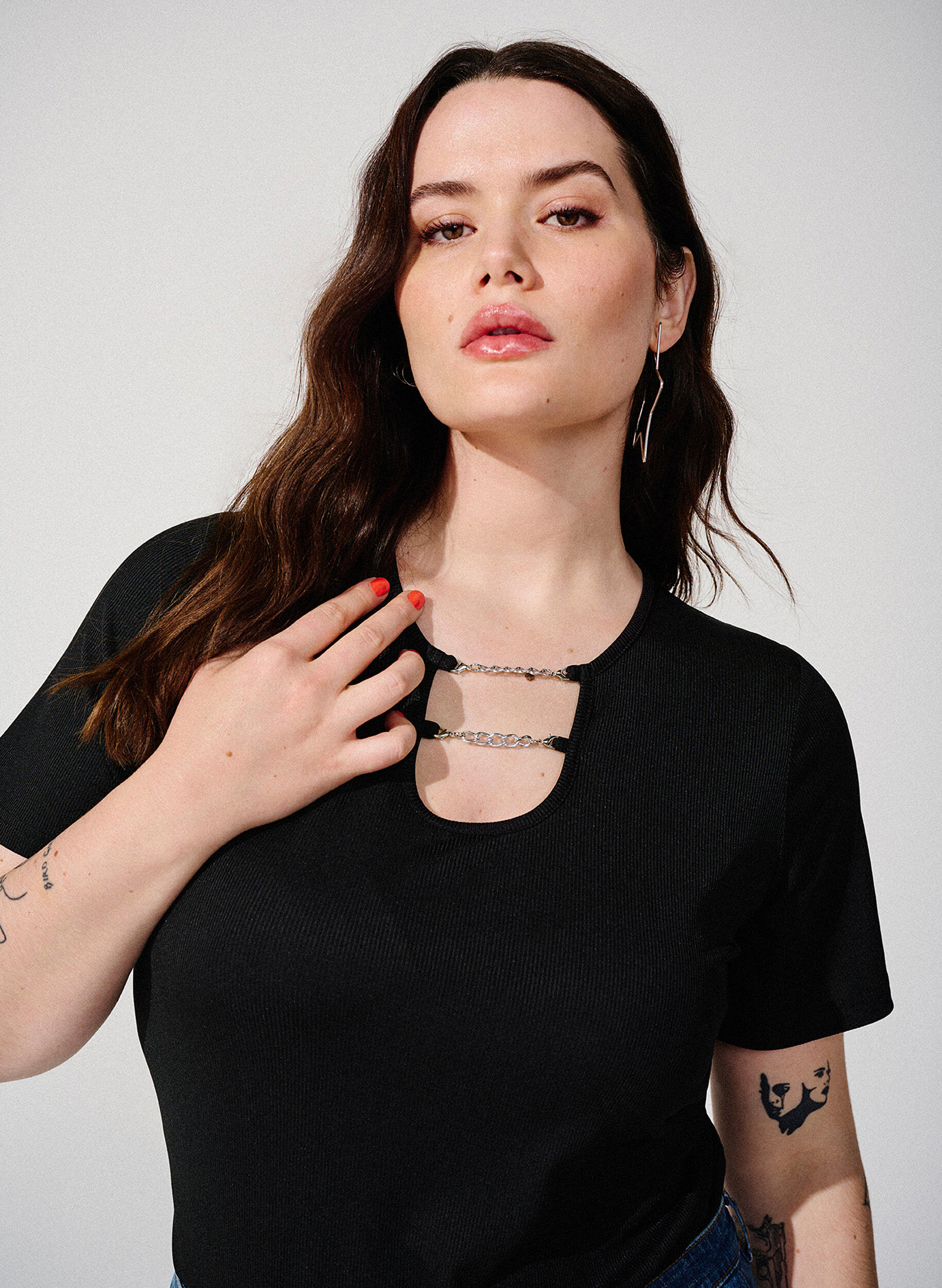 Zizzi Gerippte Bluse mit Kettendetail, Black, Image image number 0